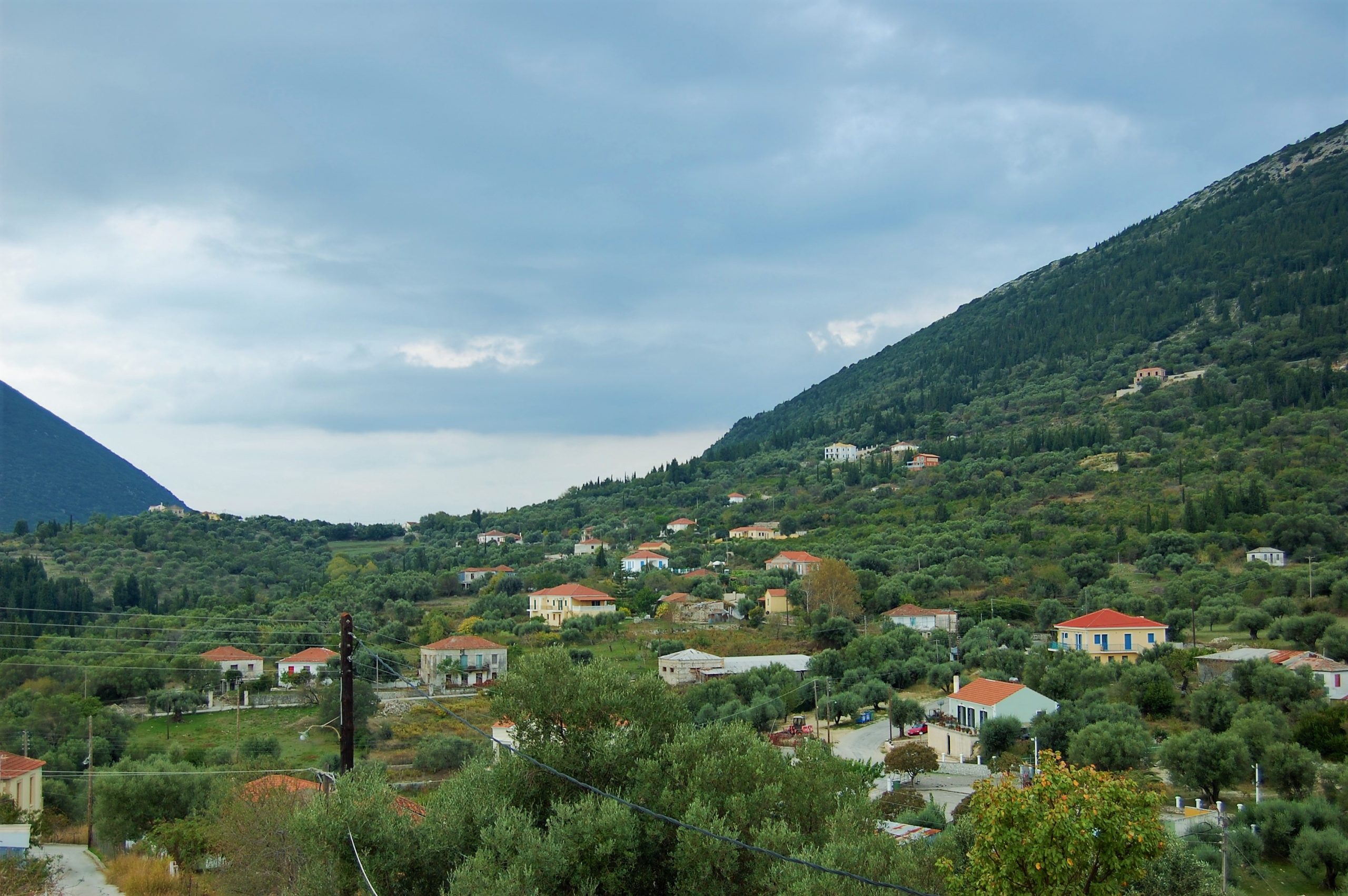 Άποψη χωριού του σπιτιού προς πώληση Ιθακώκα Ελλάδα Πλατρειθιάς