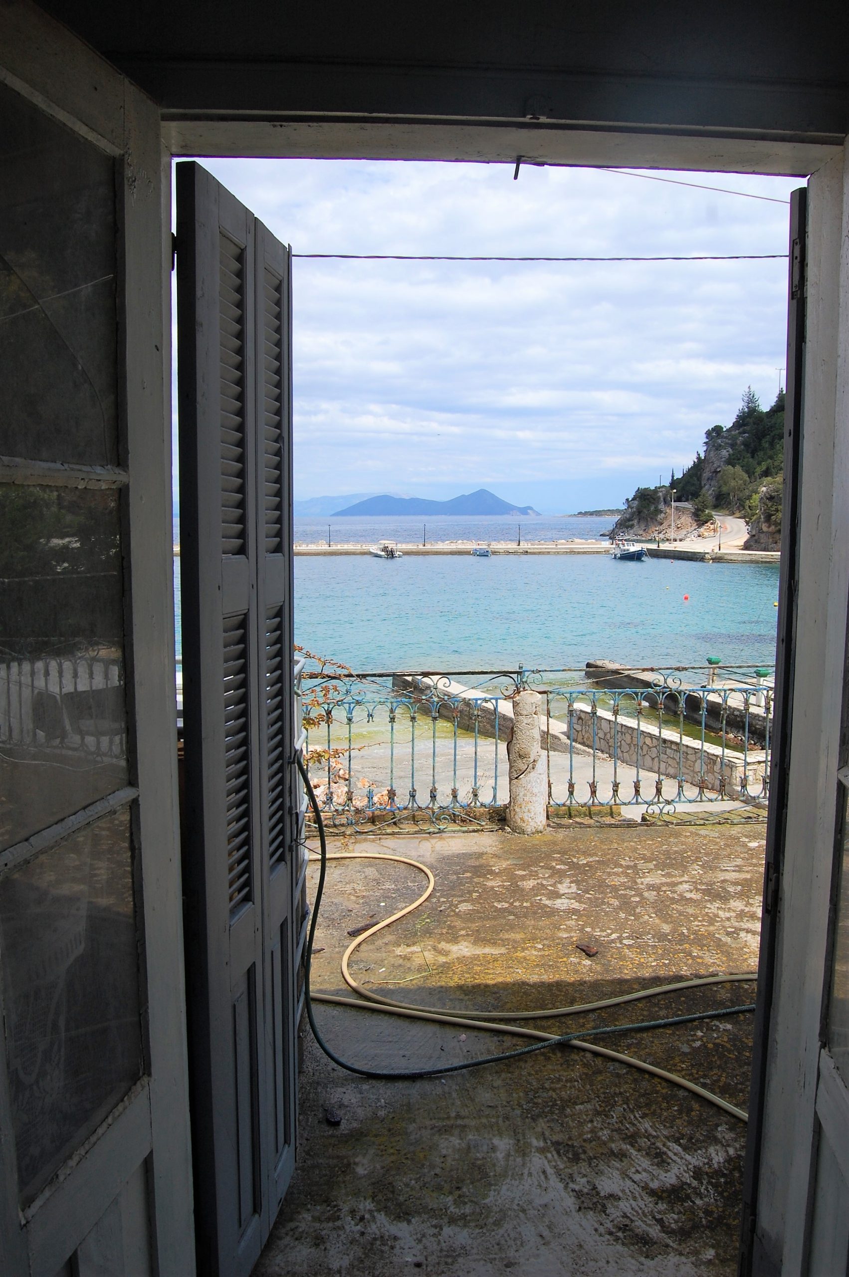 Θέα στη θάλασσα από το σπίτι προς πώληση Ιφάκα Ελλάδα, Φρίκες