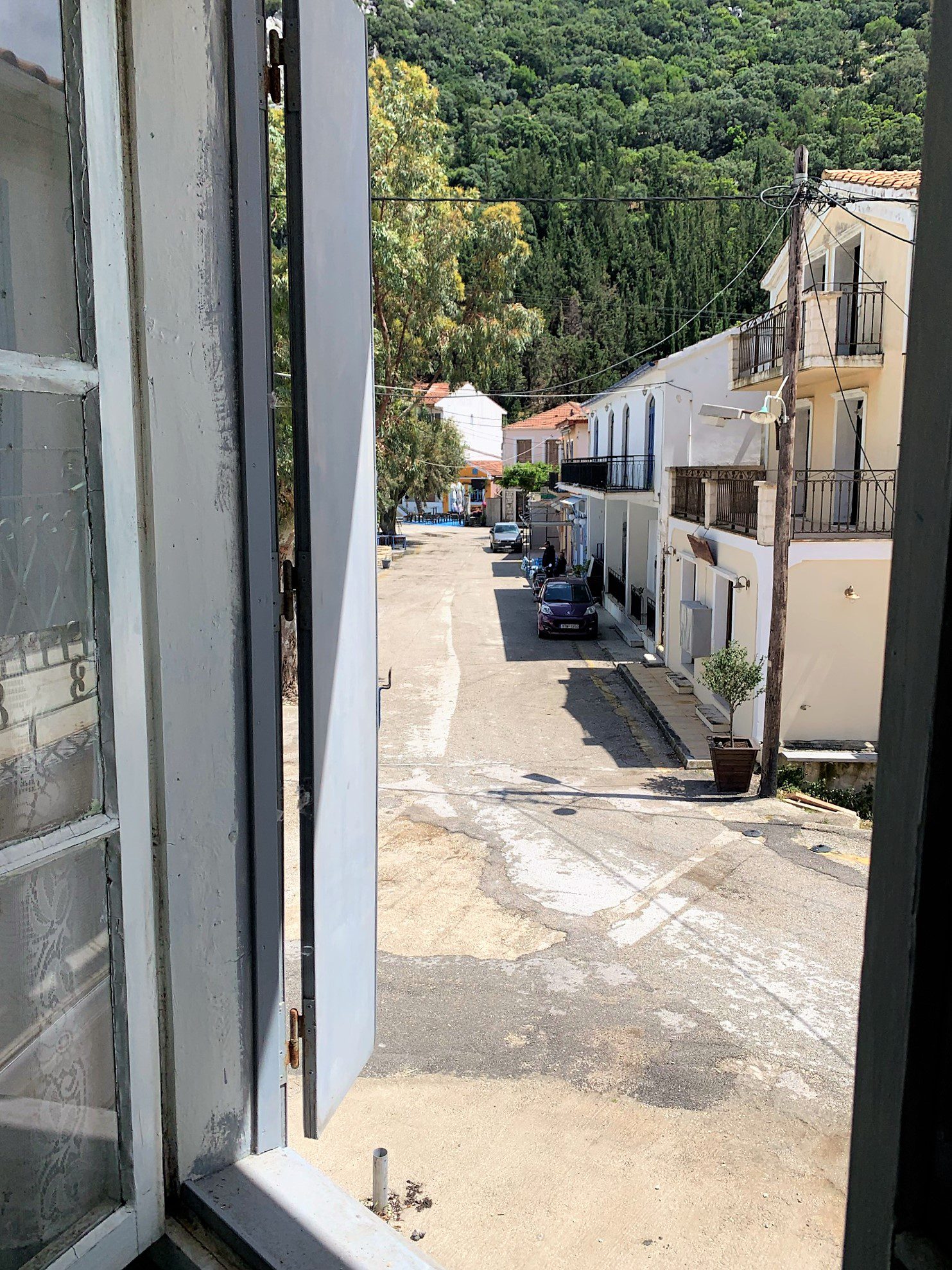 Θέα από το παράθυρο του σπιτιού προς πώληση Ιφάκα Ελλάδα, Φρίκες