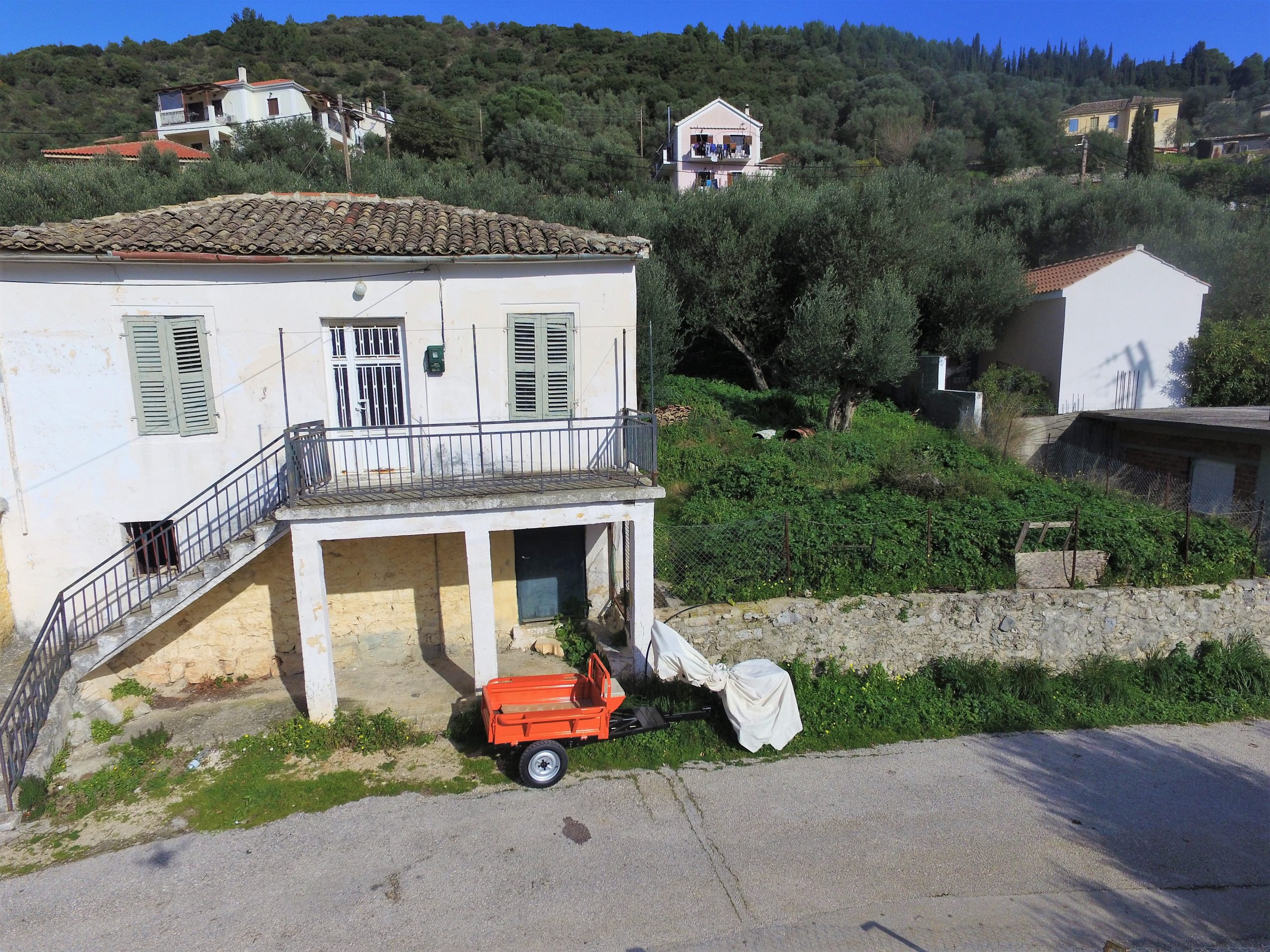 Εναέρια θέα από το σπίτι προς πώληση στην Ιθάκη Ελλάδα Βαθύ