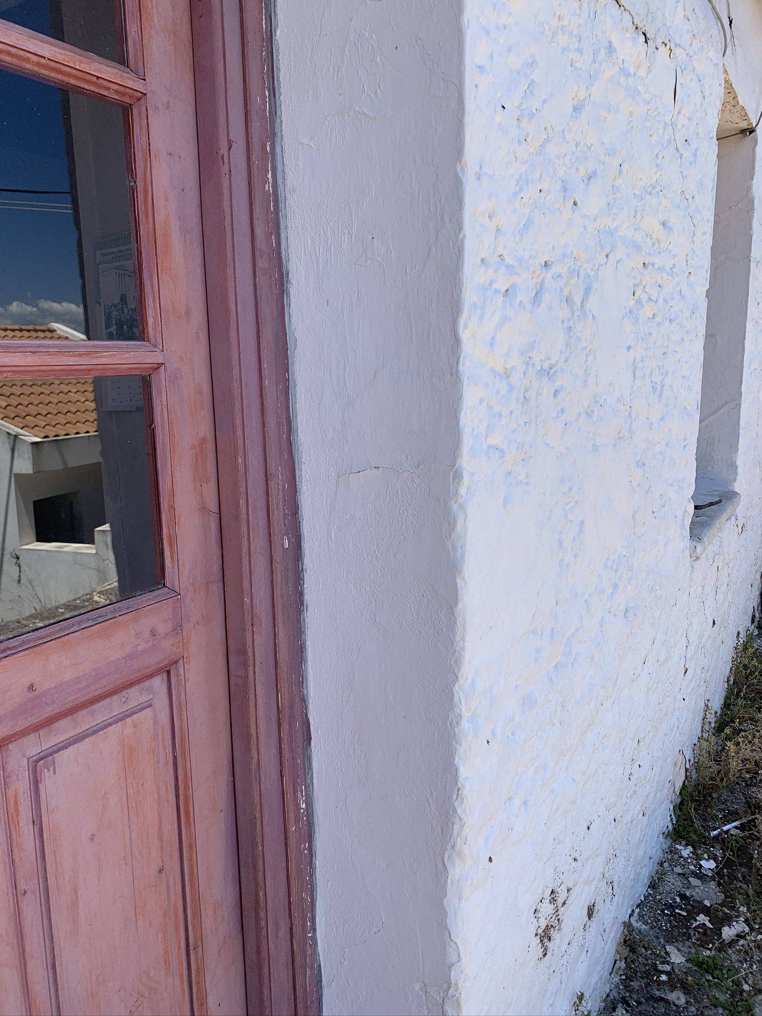 Πόρτα παλαιού σπιτιού προς πώληση στην Ιθακωβά Ελλάδος, Ράχη / Κιόνι