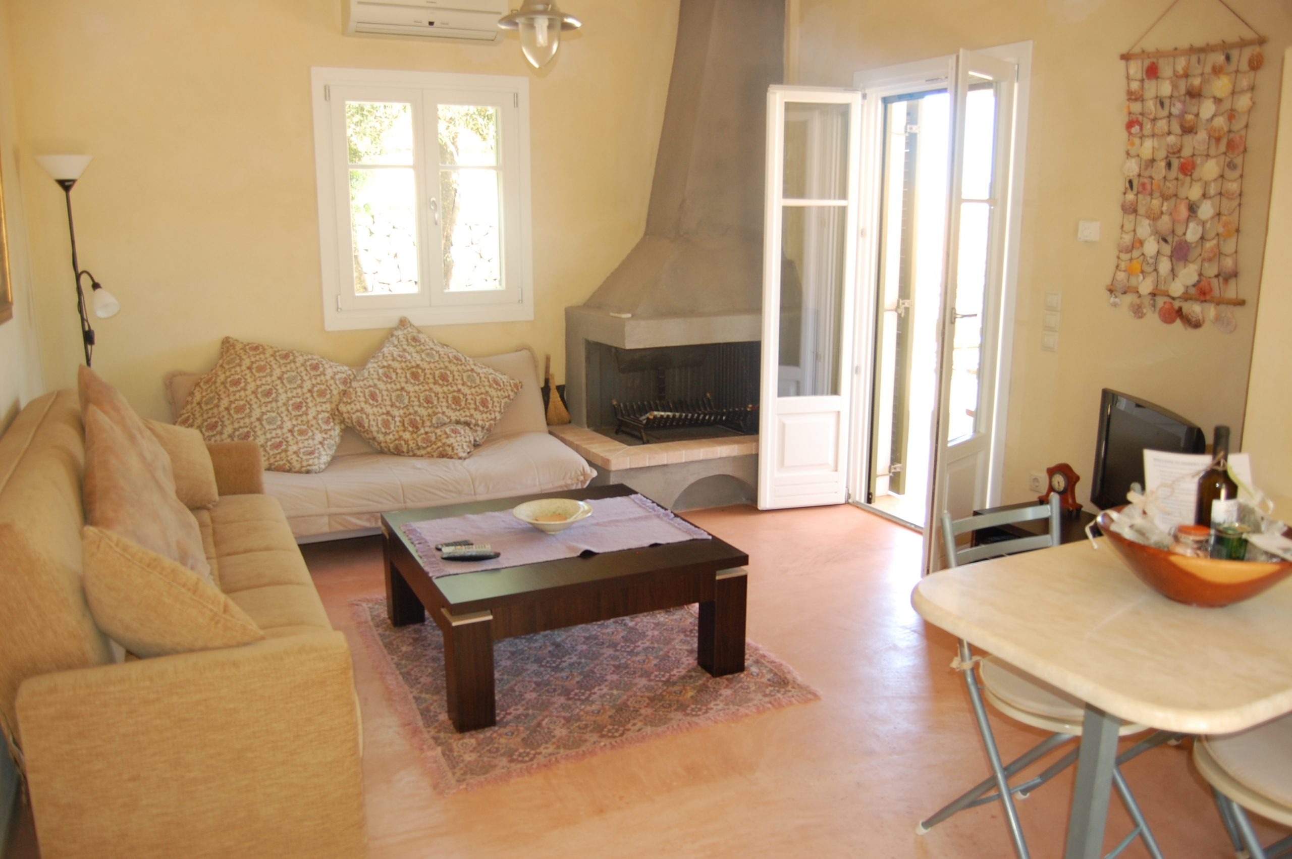 Interior of Homer's View houses to rent MV Properties Ithaca Greece