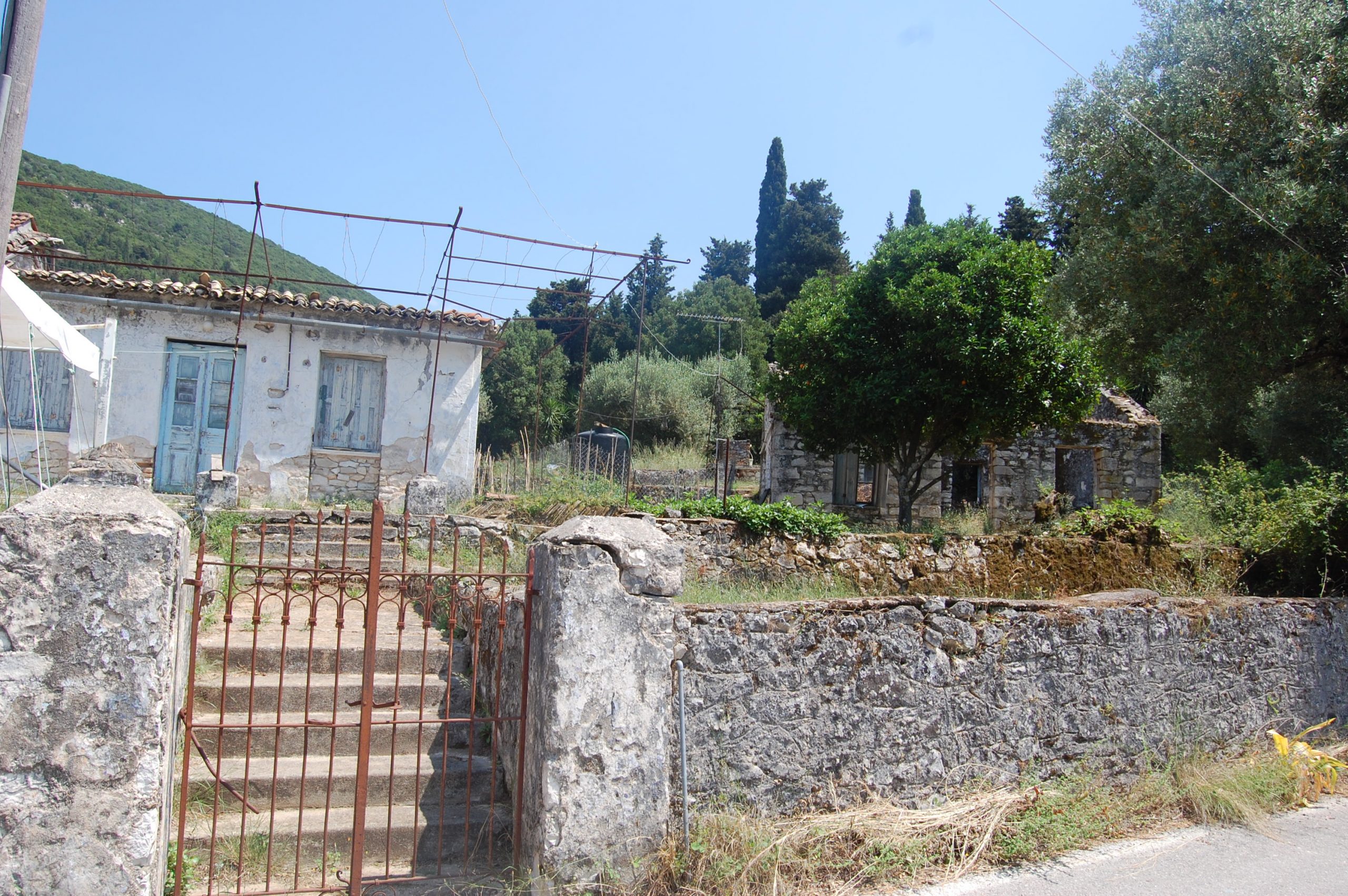 Εξωτερική άποψη της γης προς πώληση στην Ιθάκη Ελλάδα