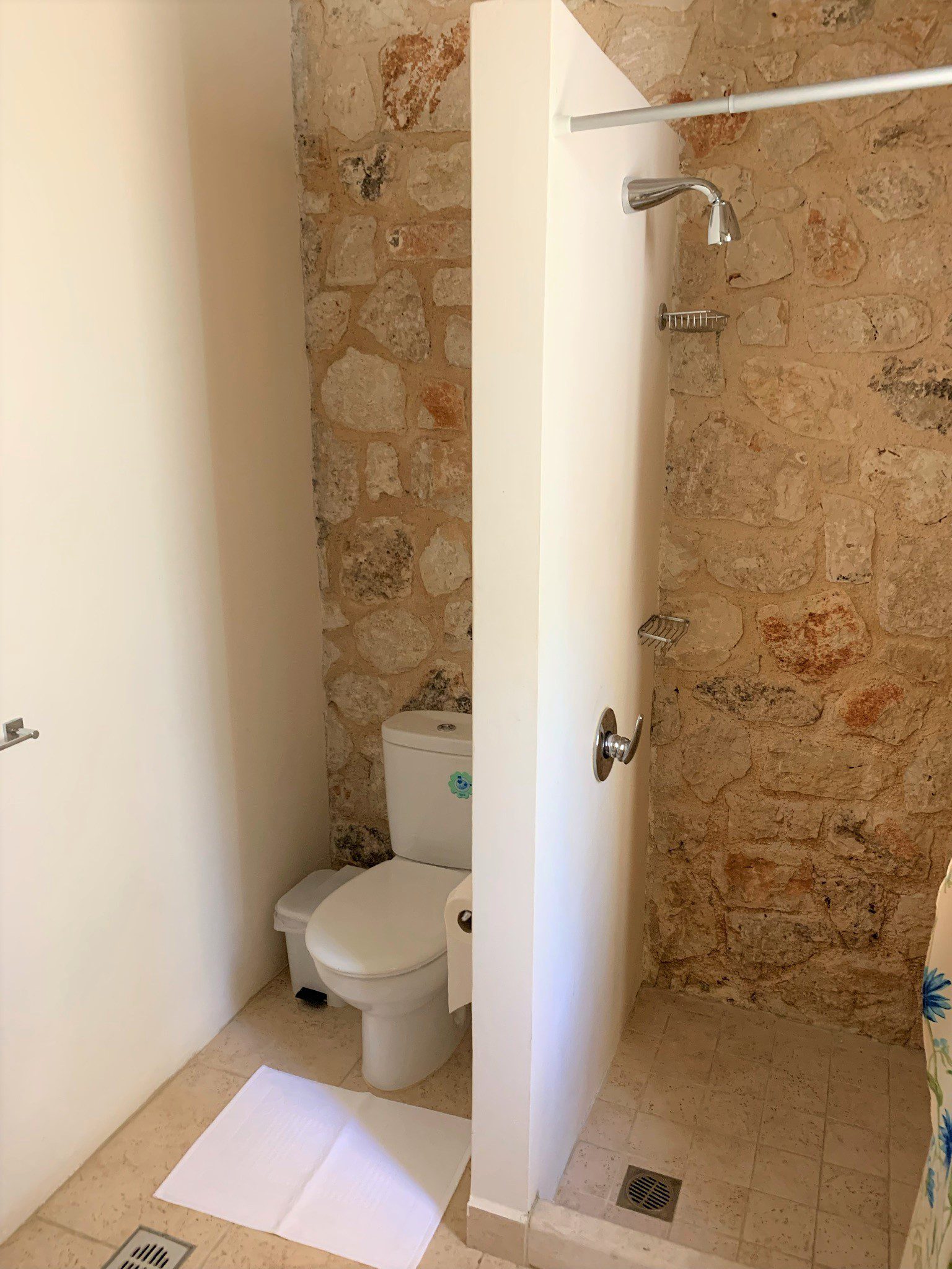 Bathrooom of holiday houses for rent on Ithaca Greece, Stavros