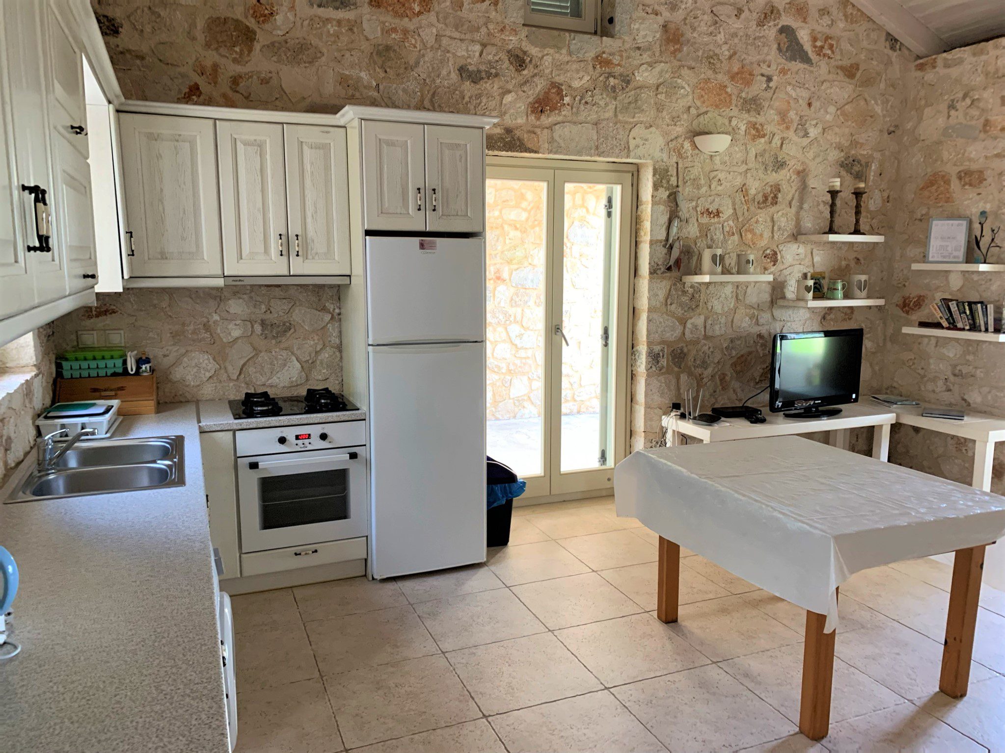 Kitchen area of holiday houses for rent on Ithaca Greece, Stavros
