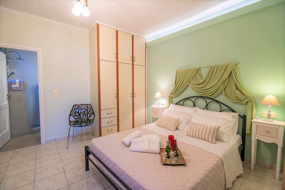 Bedroom space of bussiness for sale , Ithaca Greece Vathi