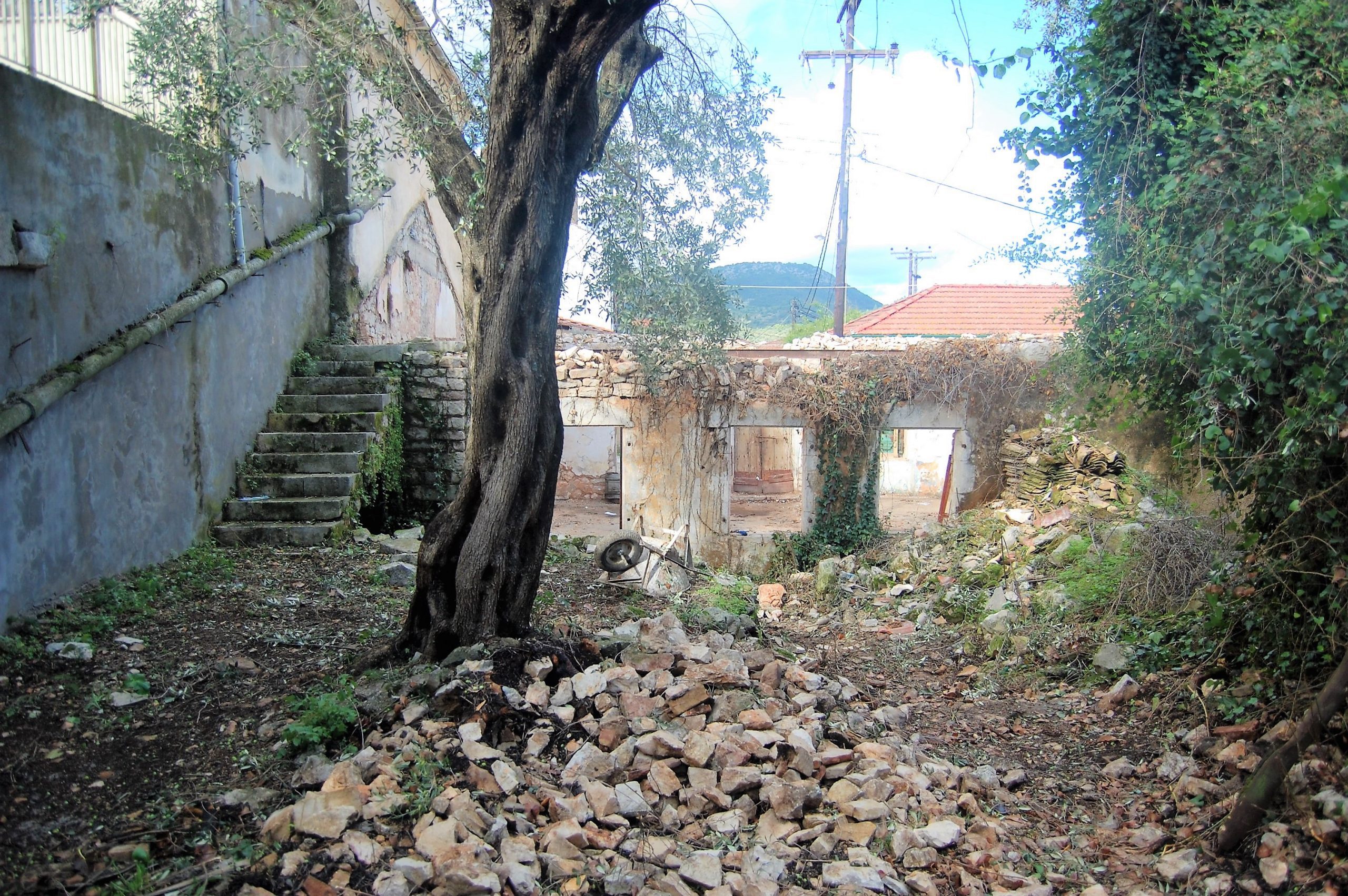 Terrain of ruin for sale in Ithaca Greece, Vathi