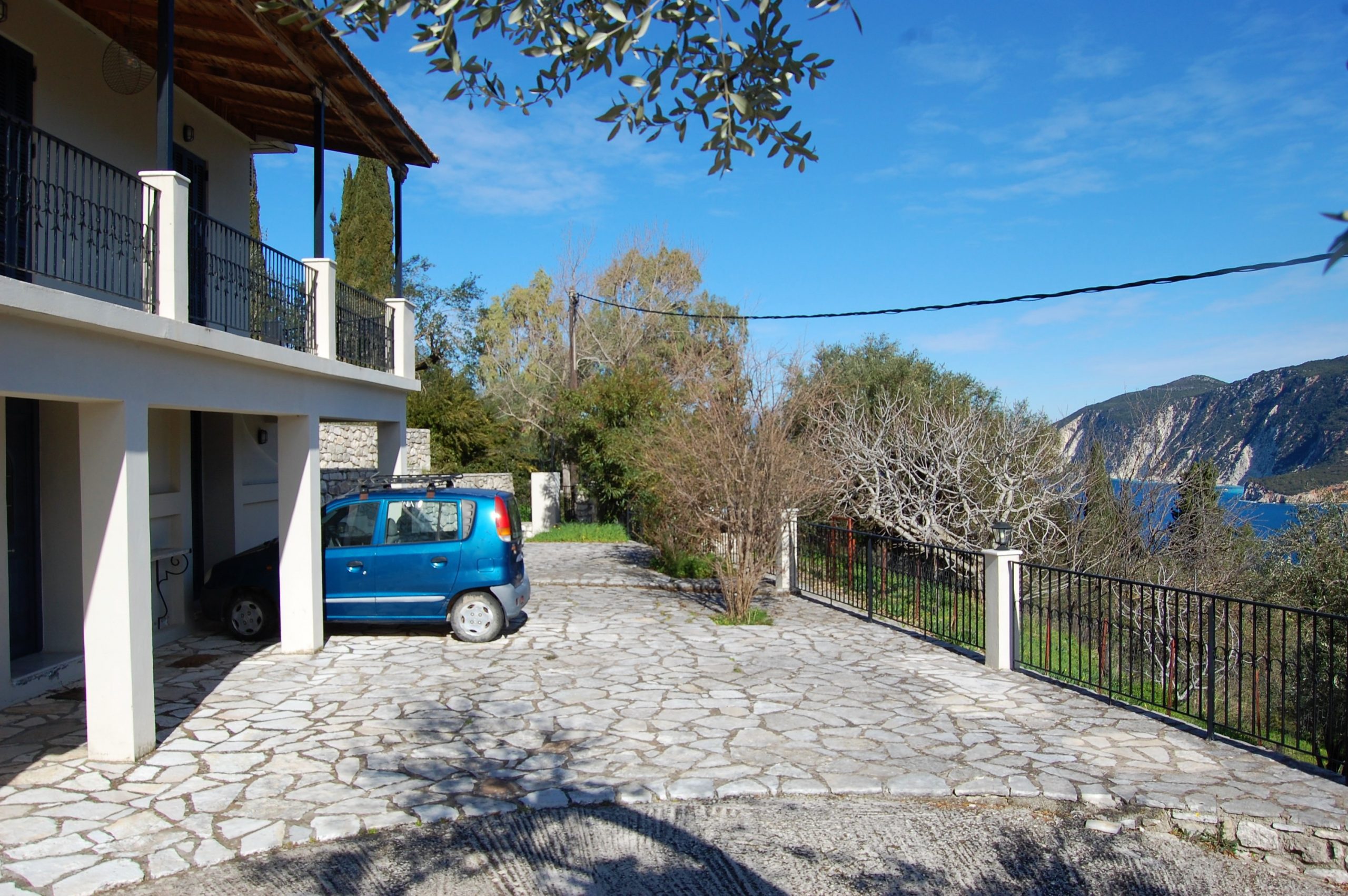 Outdoor terrace area of house for rent in Ithaca Greece, Kolleri