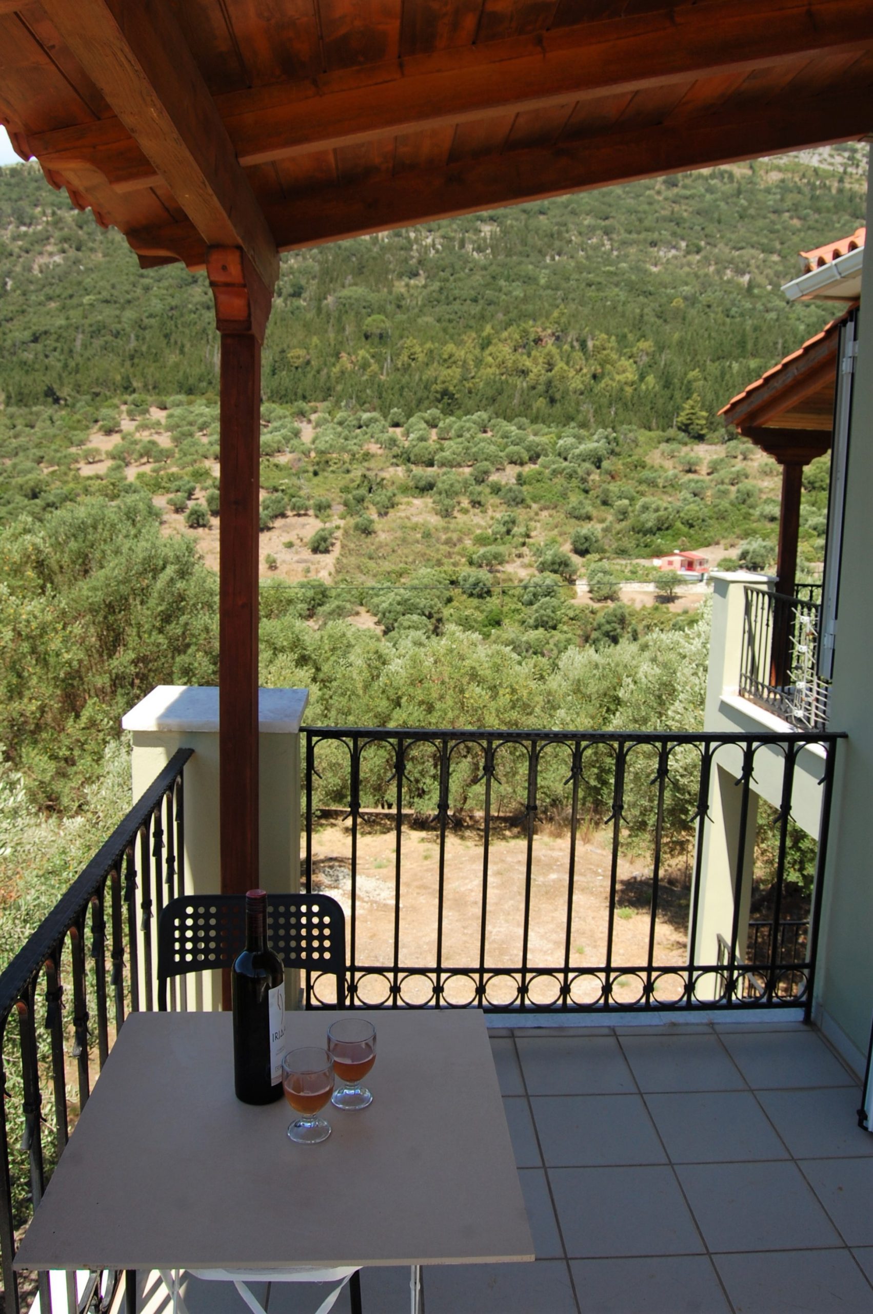 Μπαλκόνι και θέα στο ενοικιαζόμενο σπίτι στην Ιθάκα Ελλάδας Σταύρος