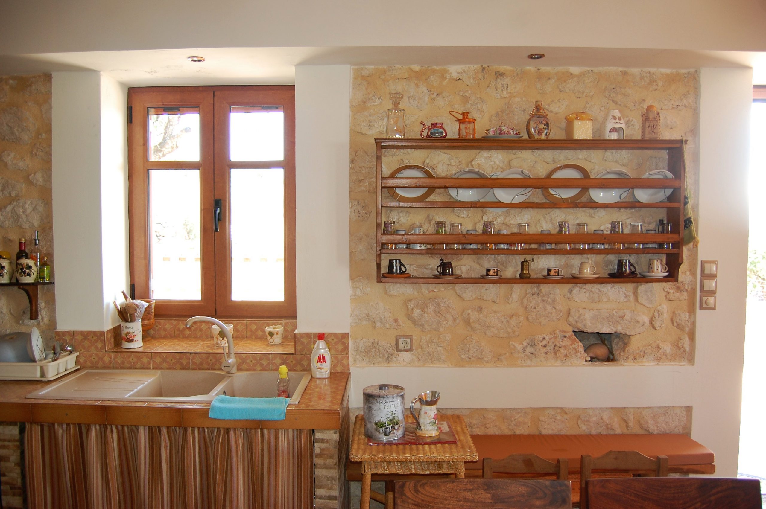 Κουζίνα από πέτρινο σπίτι προς ενοικίαση Ιθάκη Ελλάδα