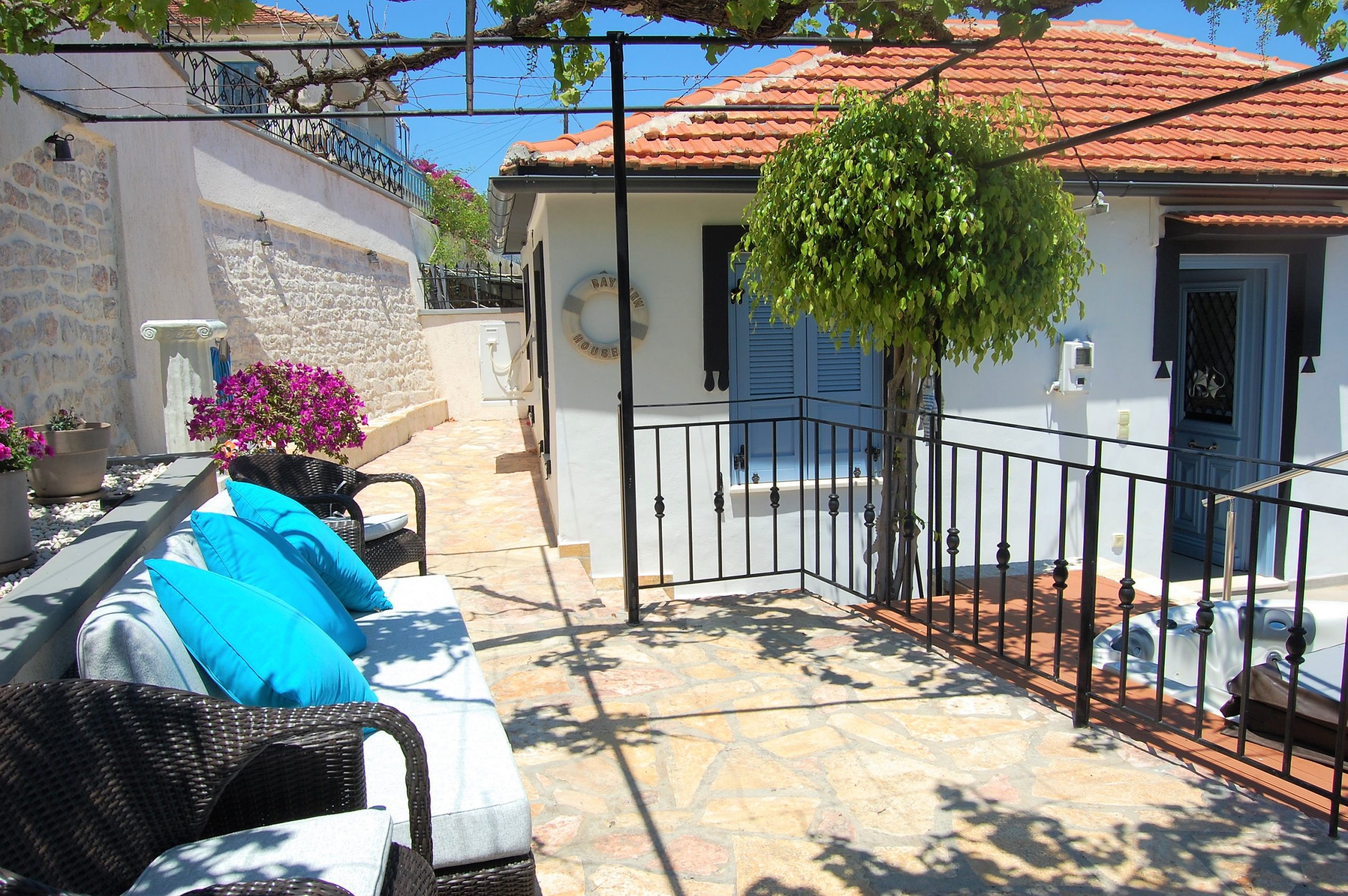 Entrance and courtyard of Bay View house for rent in Vathi