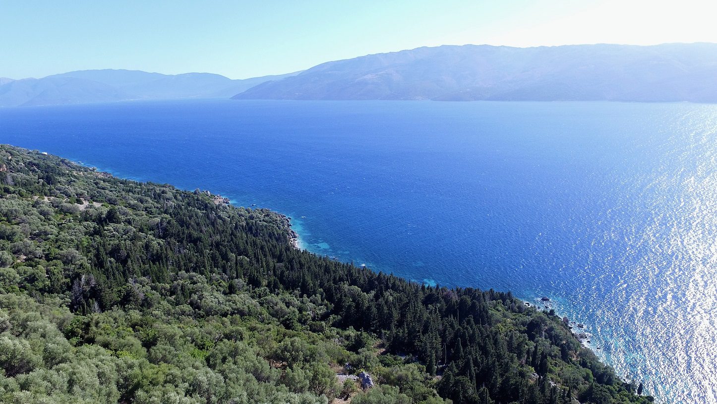 Εναέρια και θαλάσσια θέα από το σπίτι προς πώληση Ιθάκη Ελλάδα Λεύκη