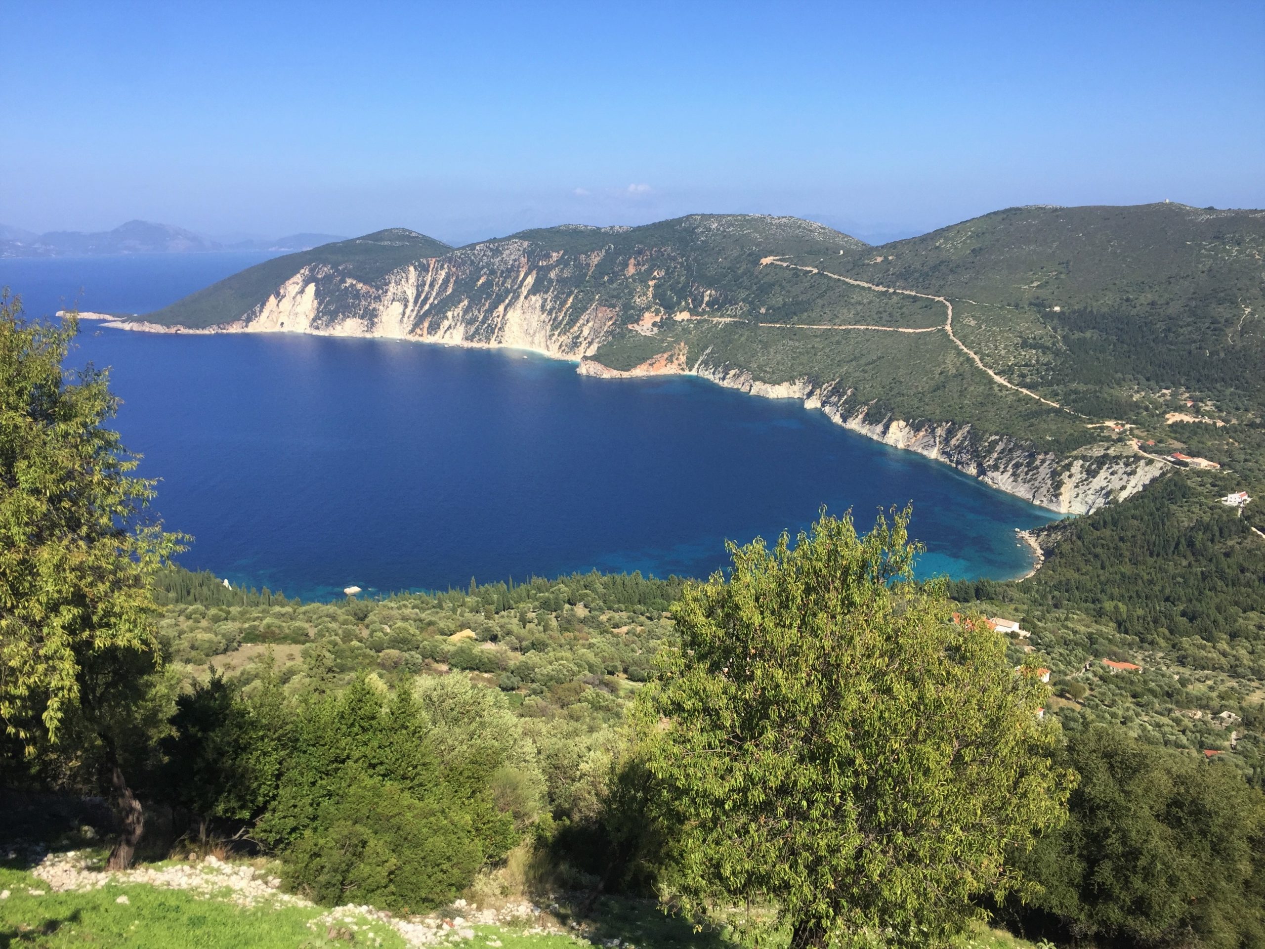 Θέα στη θάλασσα της γης με ερείπια προς πώληση Ιθάκα Ελλάδα Εξωγή