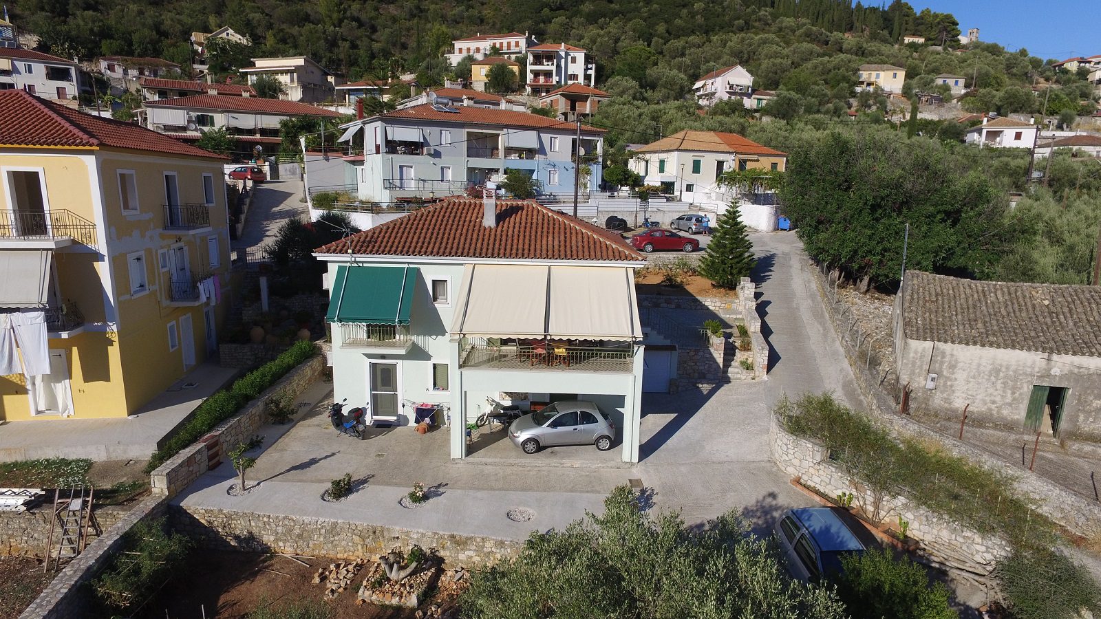 Εναέρια άποψη του σπιτιού προς πώληση στην Ιθάκη Ελλάδα Βαθύ
