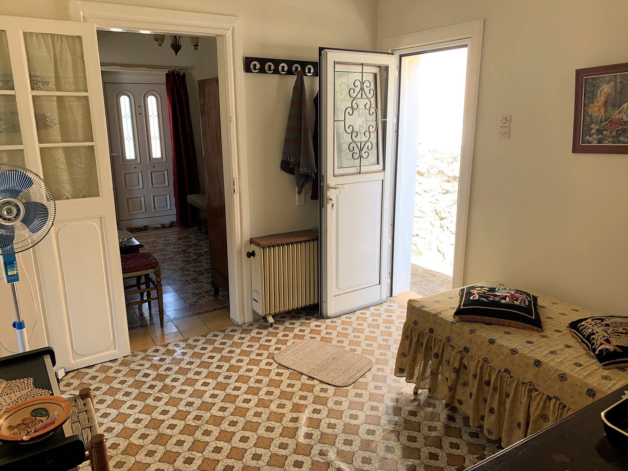 Εσωτερική είσοδος του σπιτιού προς πώληση στην Ιθάκη Ελλάδα Βαθύ