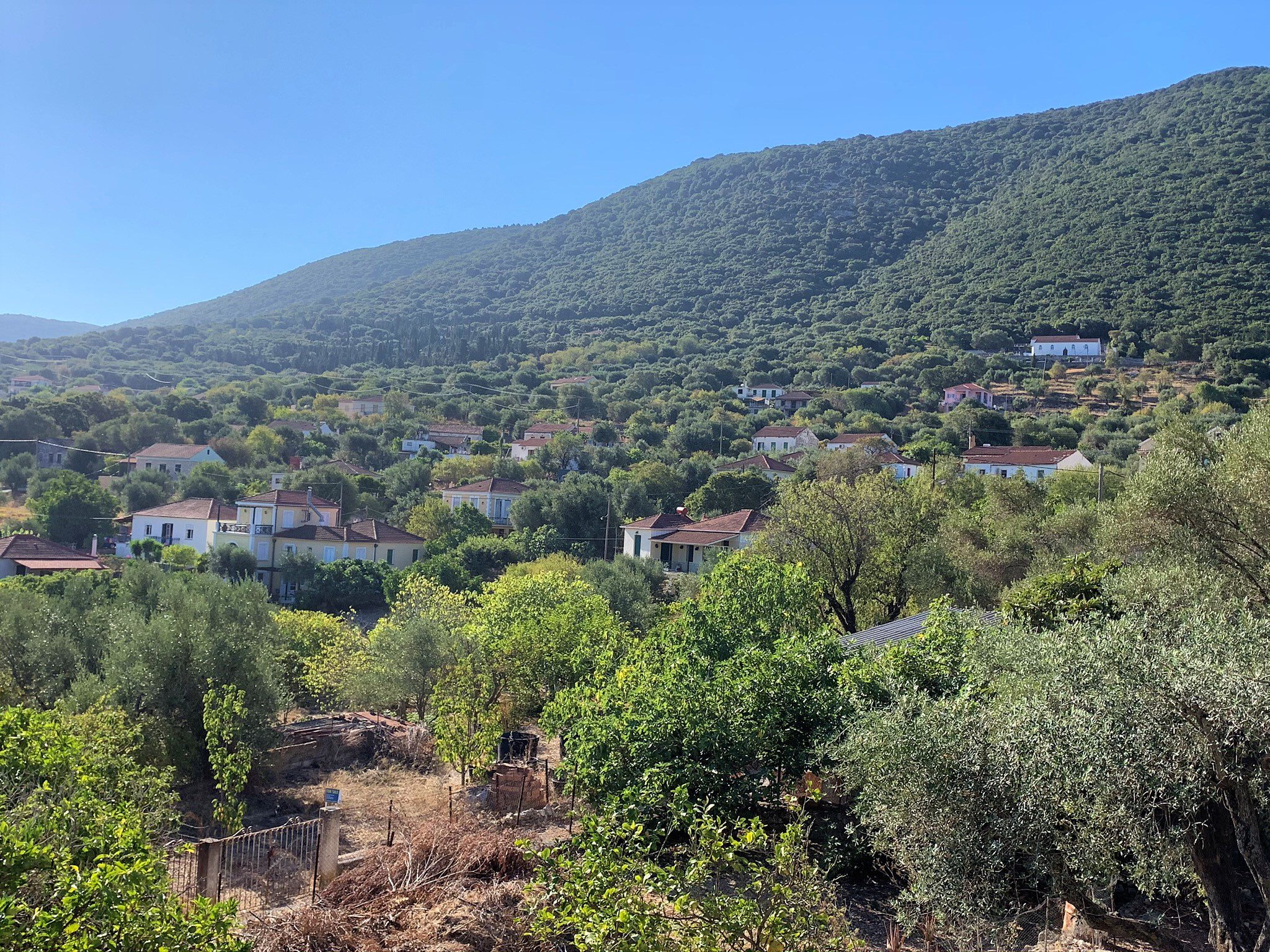 Θέα χωριού και τοπίου από το σπίτι προς πώληση στην Ιθάκη Ελλάδα, Σταυρός
