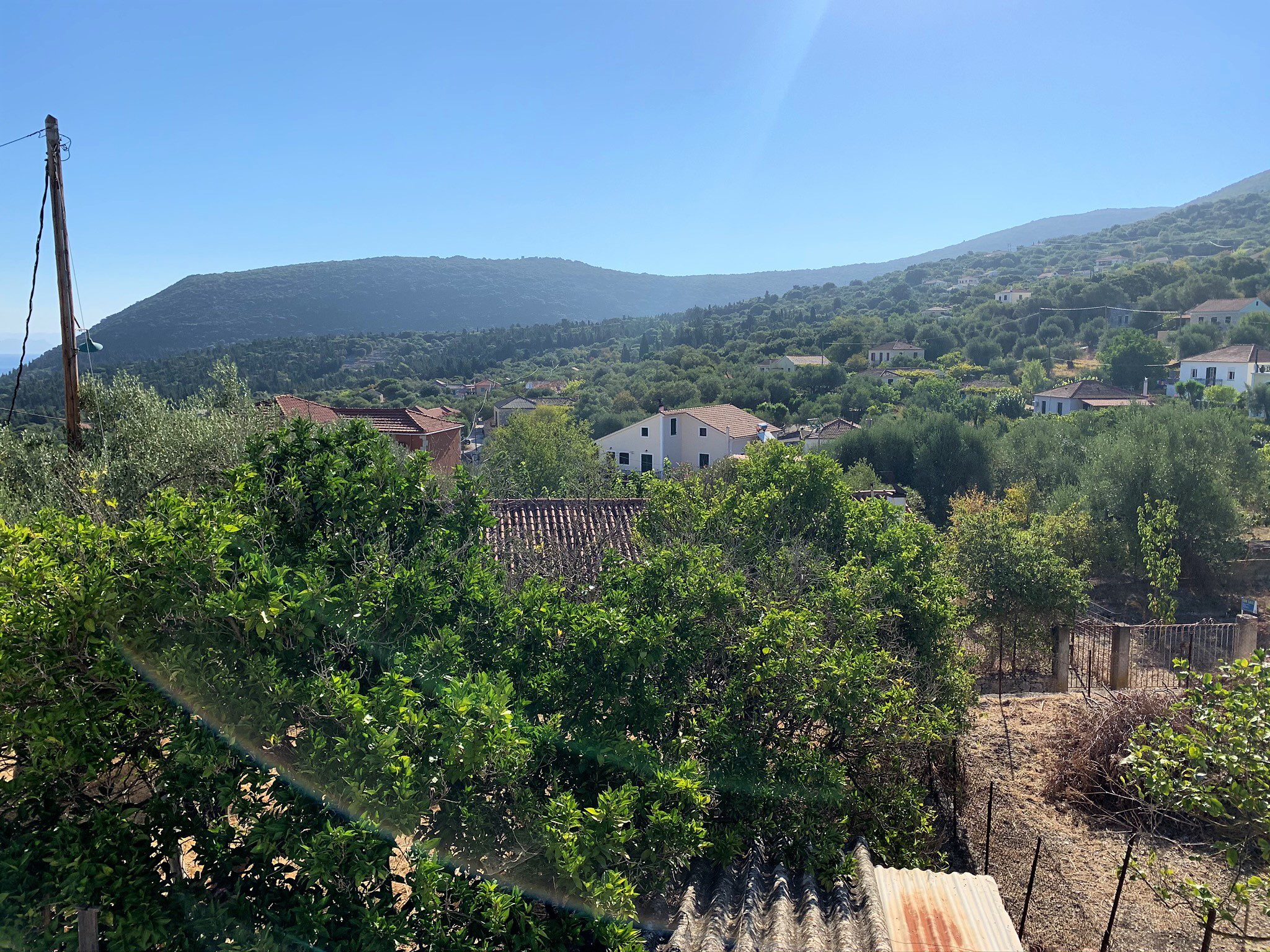 Θέα χωριού και τοπίου από το σπίτι προς πώληση στην Ιθάκη Ελλάδα, Σταυρός