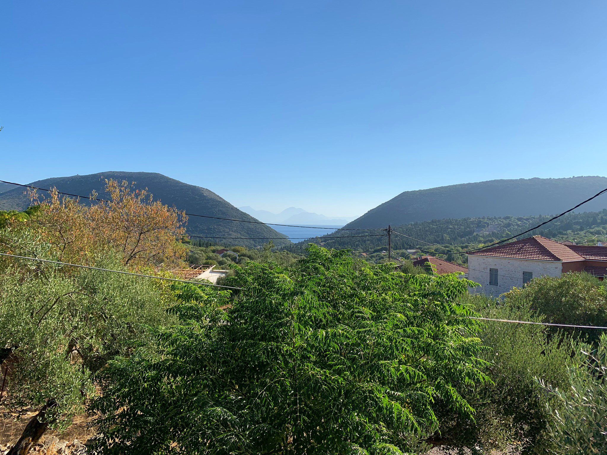 Θέα στο χωριό και τη θάλασσα από το σπίτι προς πώληση στην Ιθάκη, Σταυρός