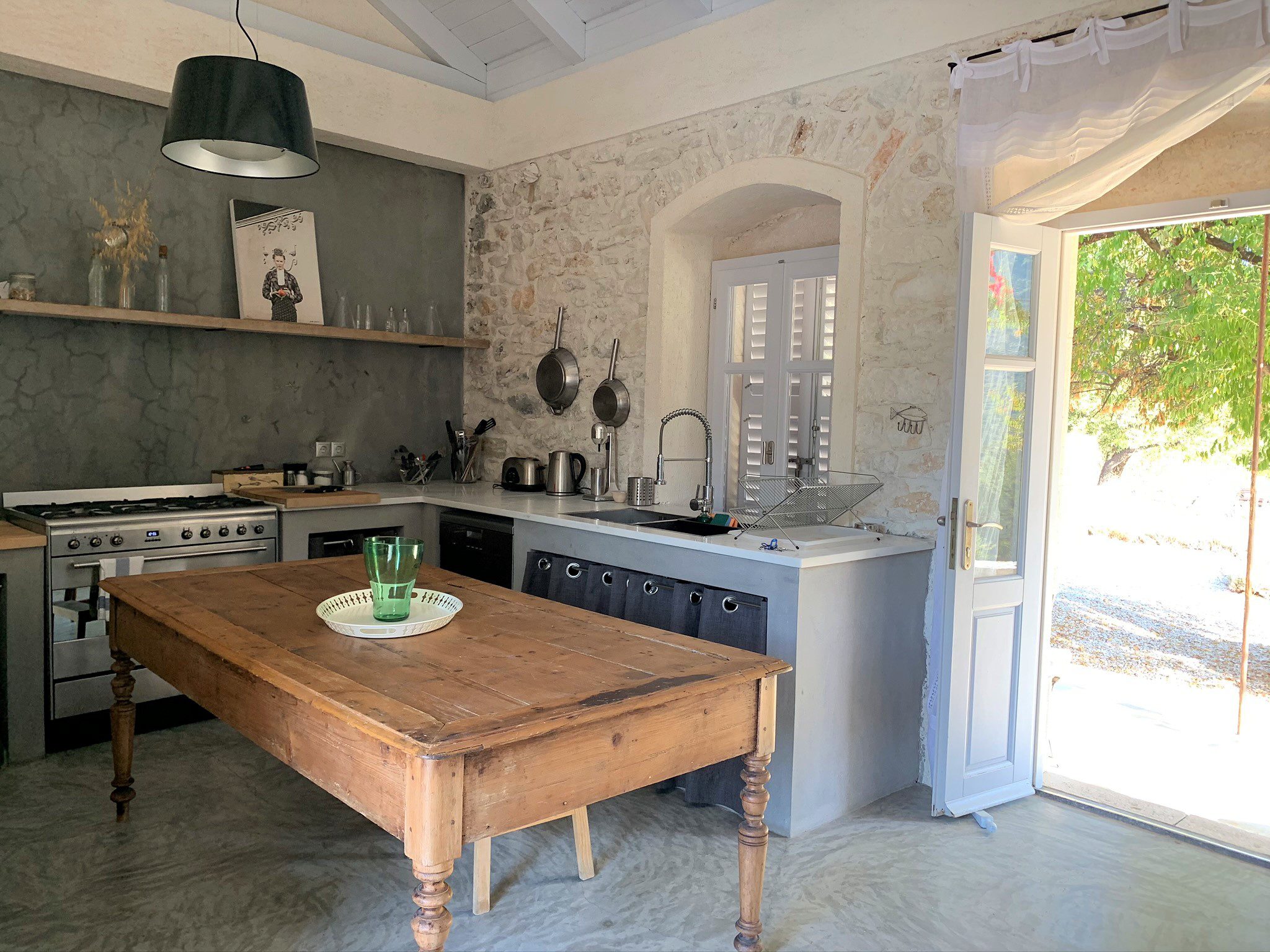 Open plan kitchen and dining area at Villa Kalos for rent, Ithaca Greece Lahos