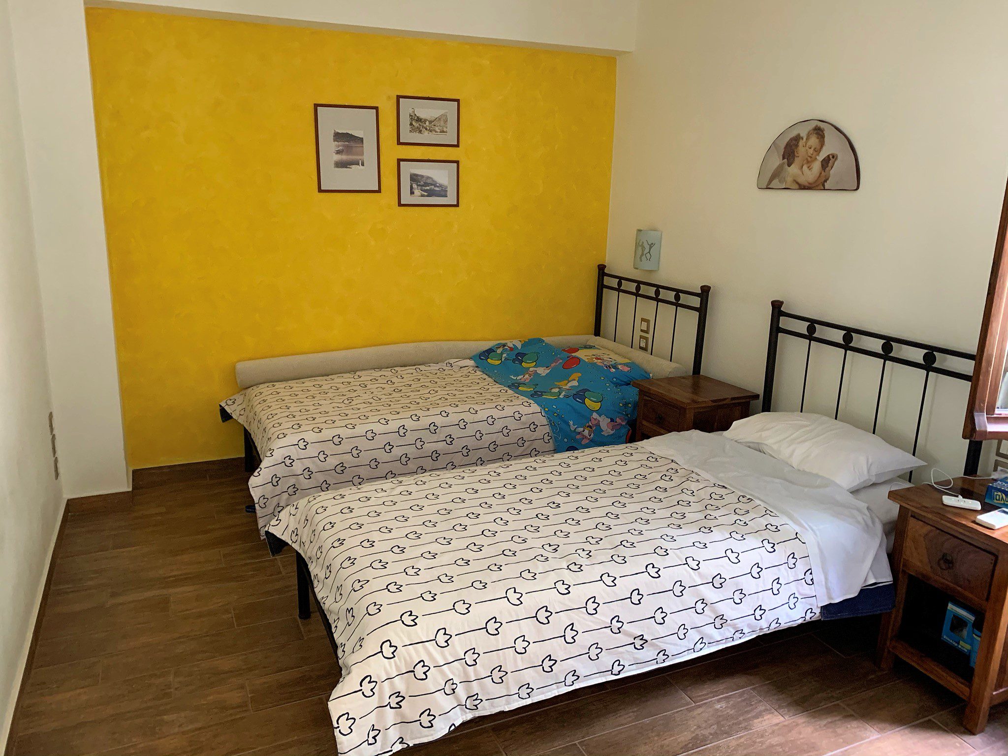 Εσωτερικό υπνοδωμάτιο του σπιτιού προς πώληση στην Ιθάκη Ελλάδα Λεύκη