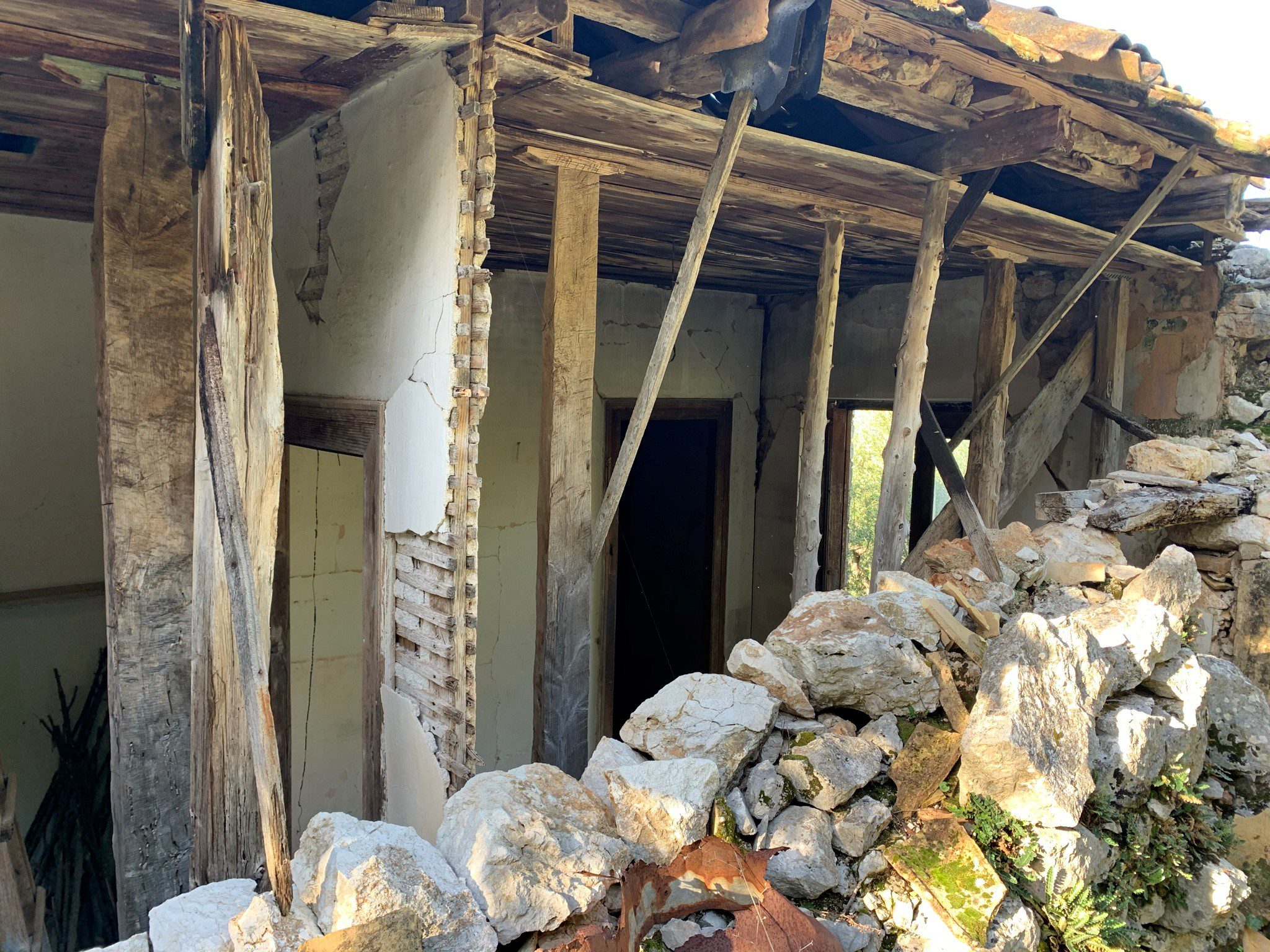 Εσωτερικό του σπιτιού προς πώληση στην Ιθάκη Ελλάδα, Λεύκη