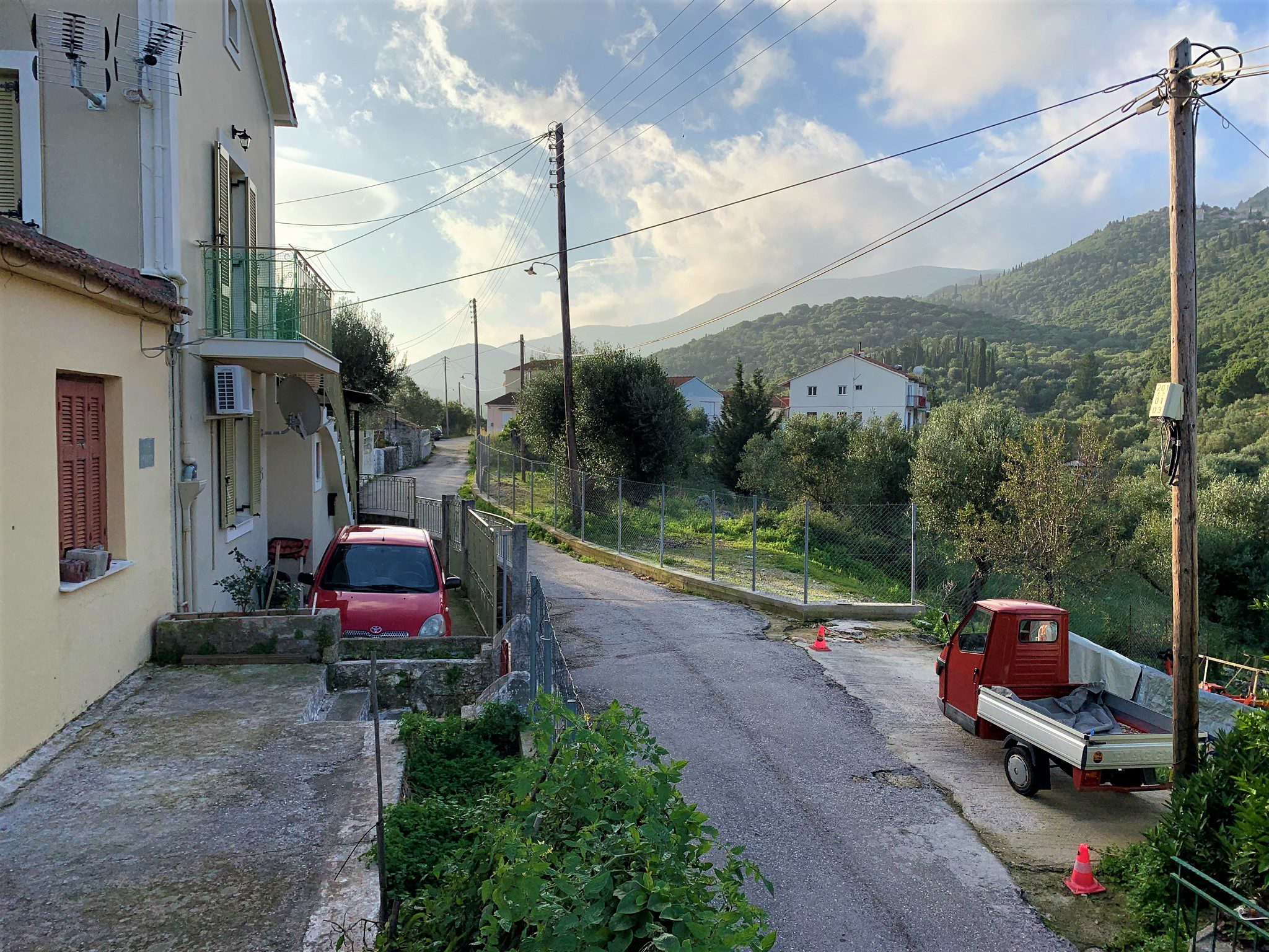 Θέα στο βουνό του σπιτιού προς πώληση στην Ιθάκη Ελλάδα, Βαθύ