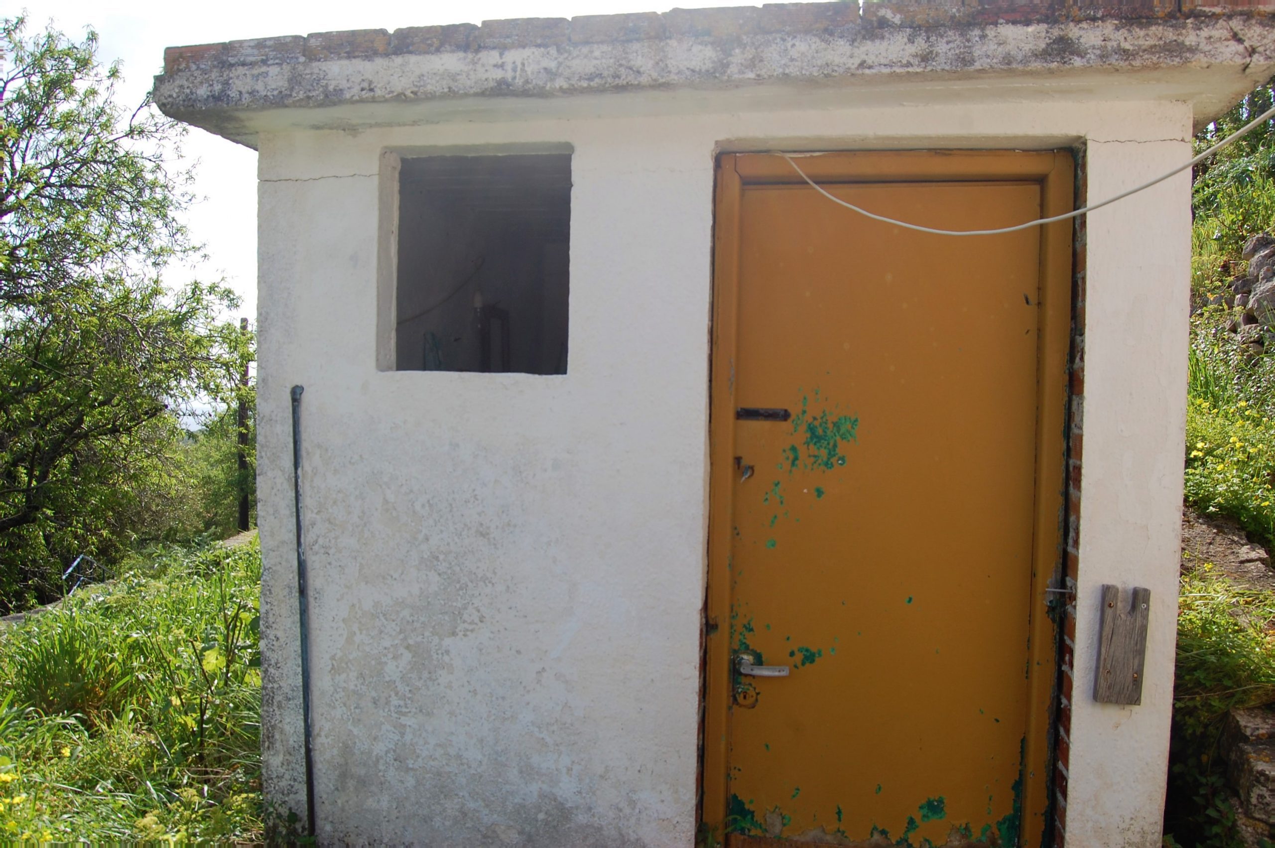 Outside bathroom of house for sale in ithaca Greece, Rachi