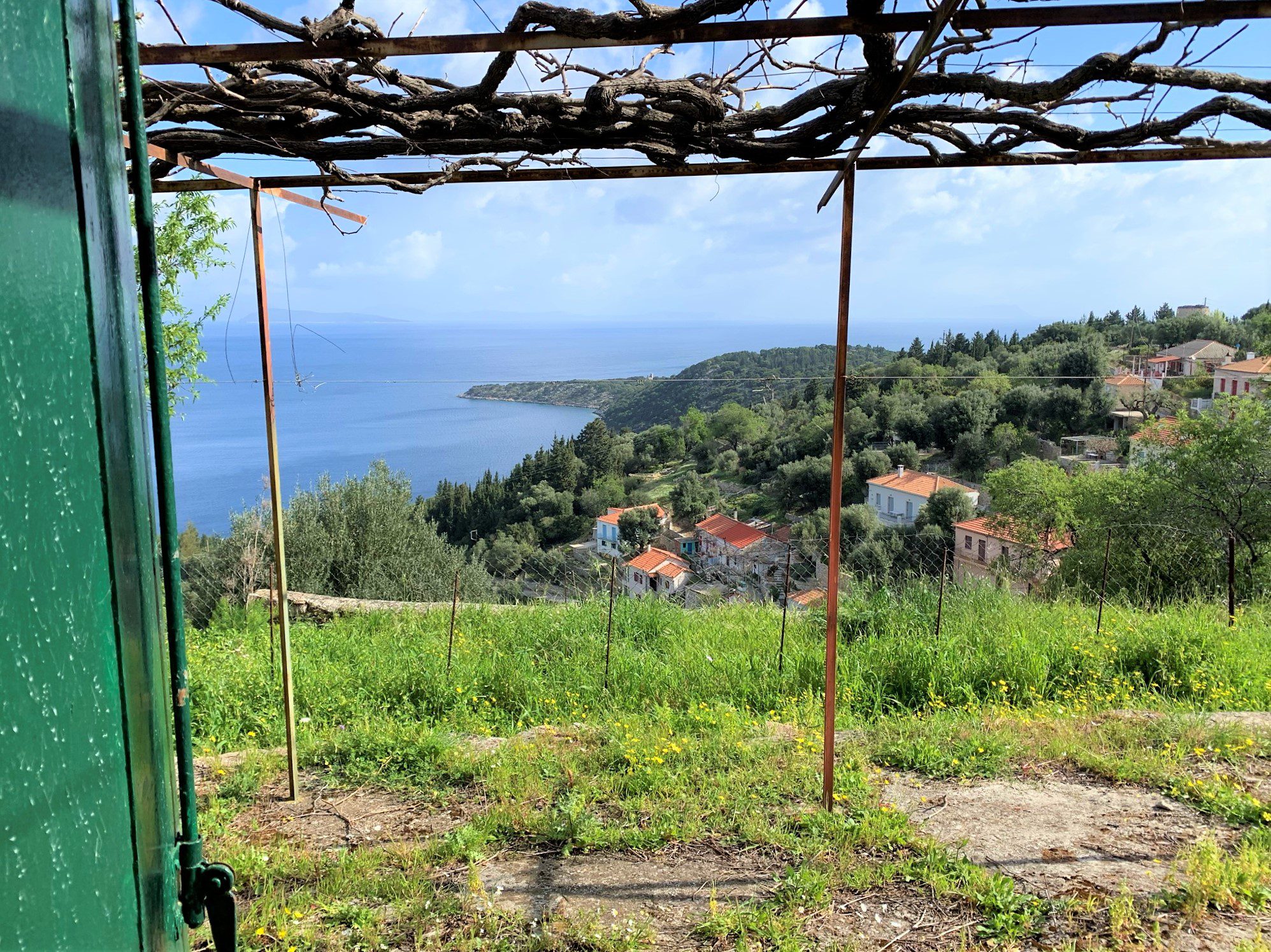 Μπροστινή βεράντα και θέα στη θάλασσα του σπιτιού προς πώληση στην Ιφάκα Της Ελλάδας, Ράχη