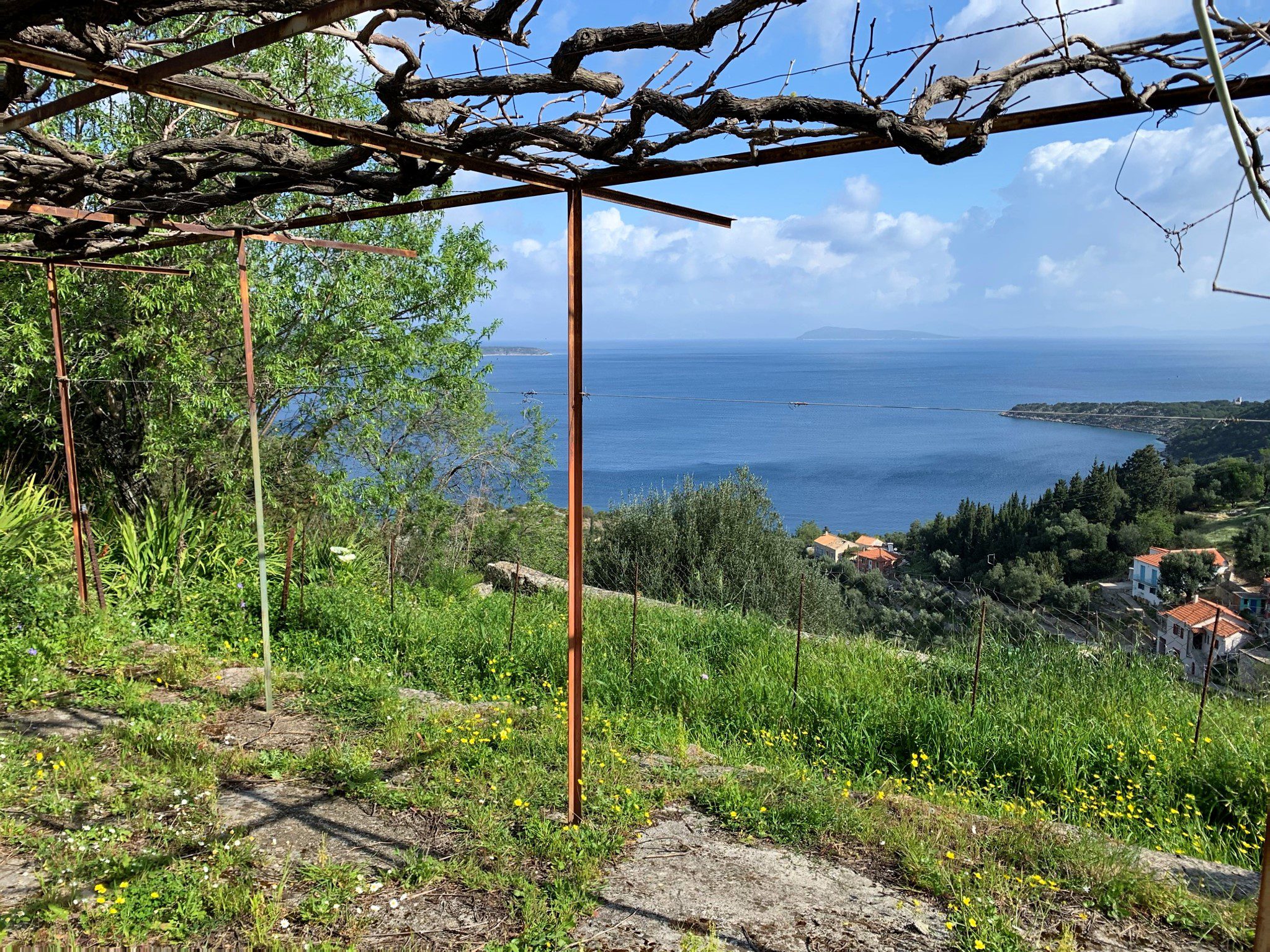 Μπροστινή βεράντα και θέα στη θάλασσα του σπιτιού προς πώληση στην Ιφάκα Της Ελλάδας, Ράχη