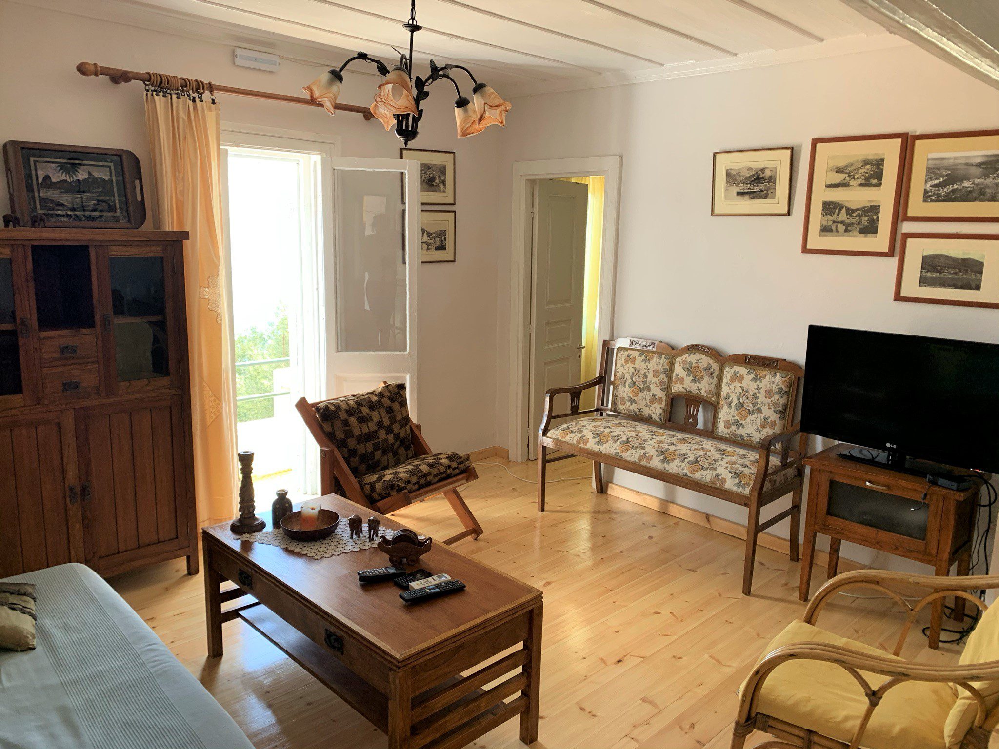 Living room of house to rent in Ithaca Greece, Kioni