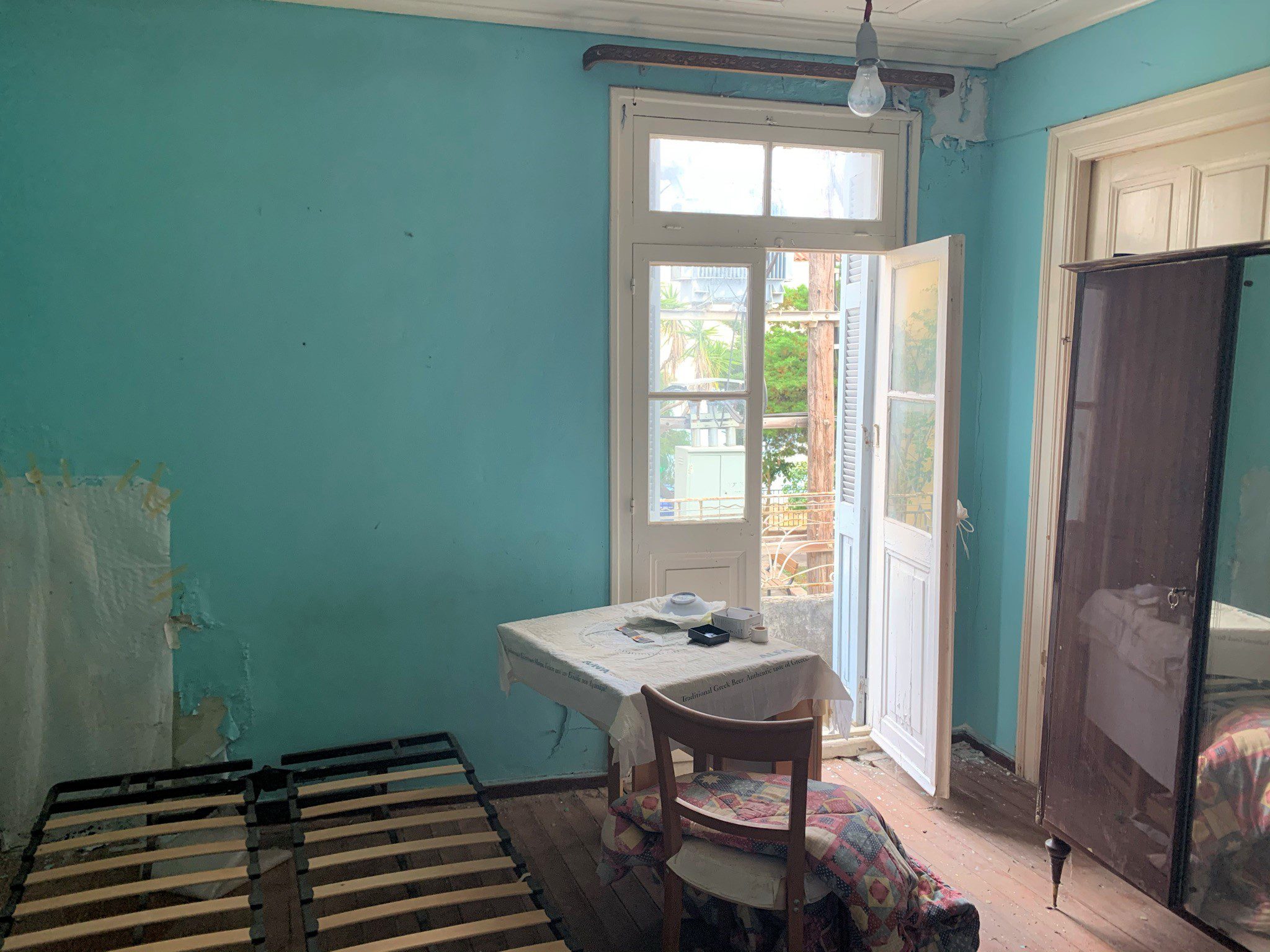 Εσωτερικό υπνοδωμάτιο του σπιτιού προς πώληση στην Ιθάκη Ελλάδα Βαθύ