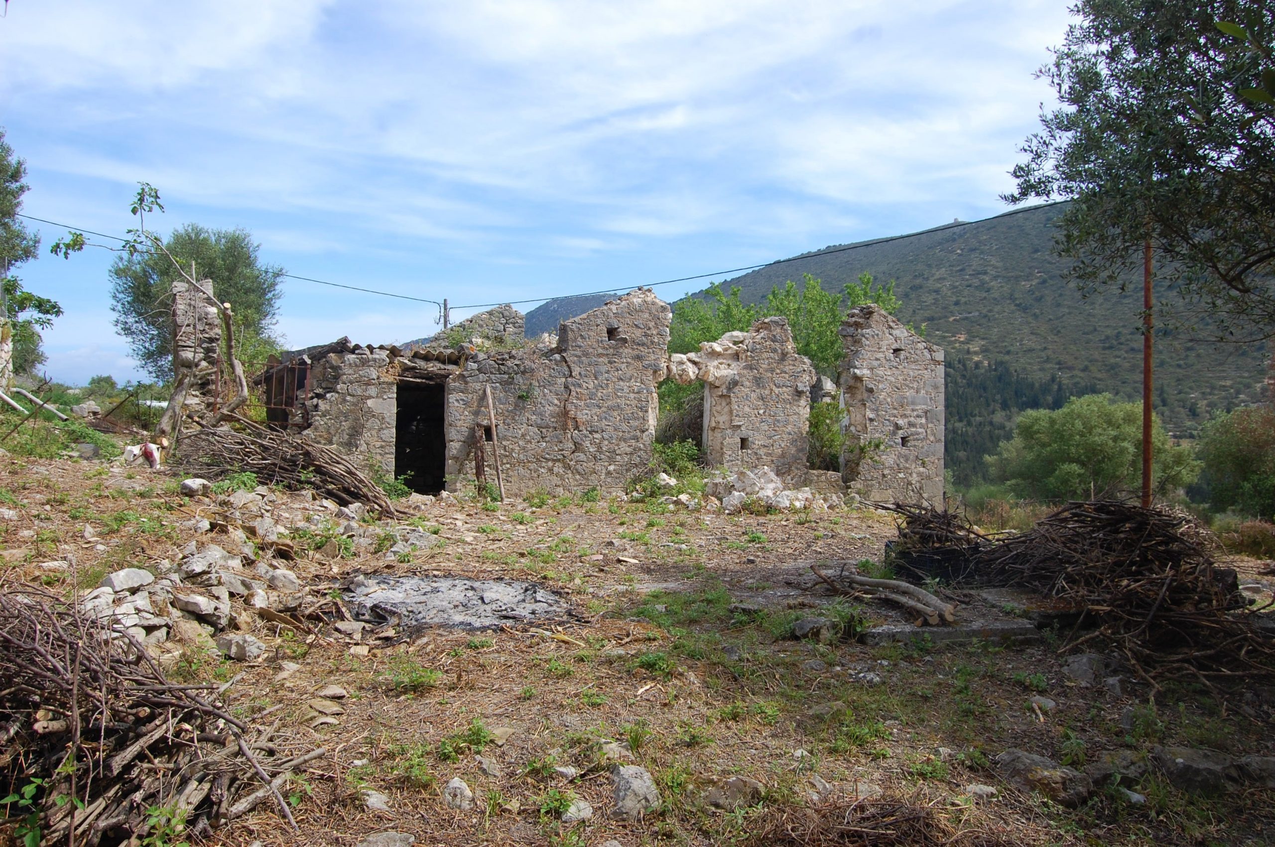 Οικόπεδο με ερείπια προς πώληση στην Ιθύακα, Αγ.