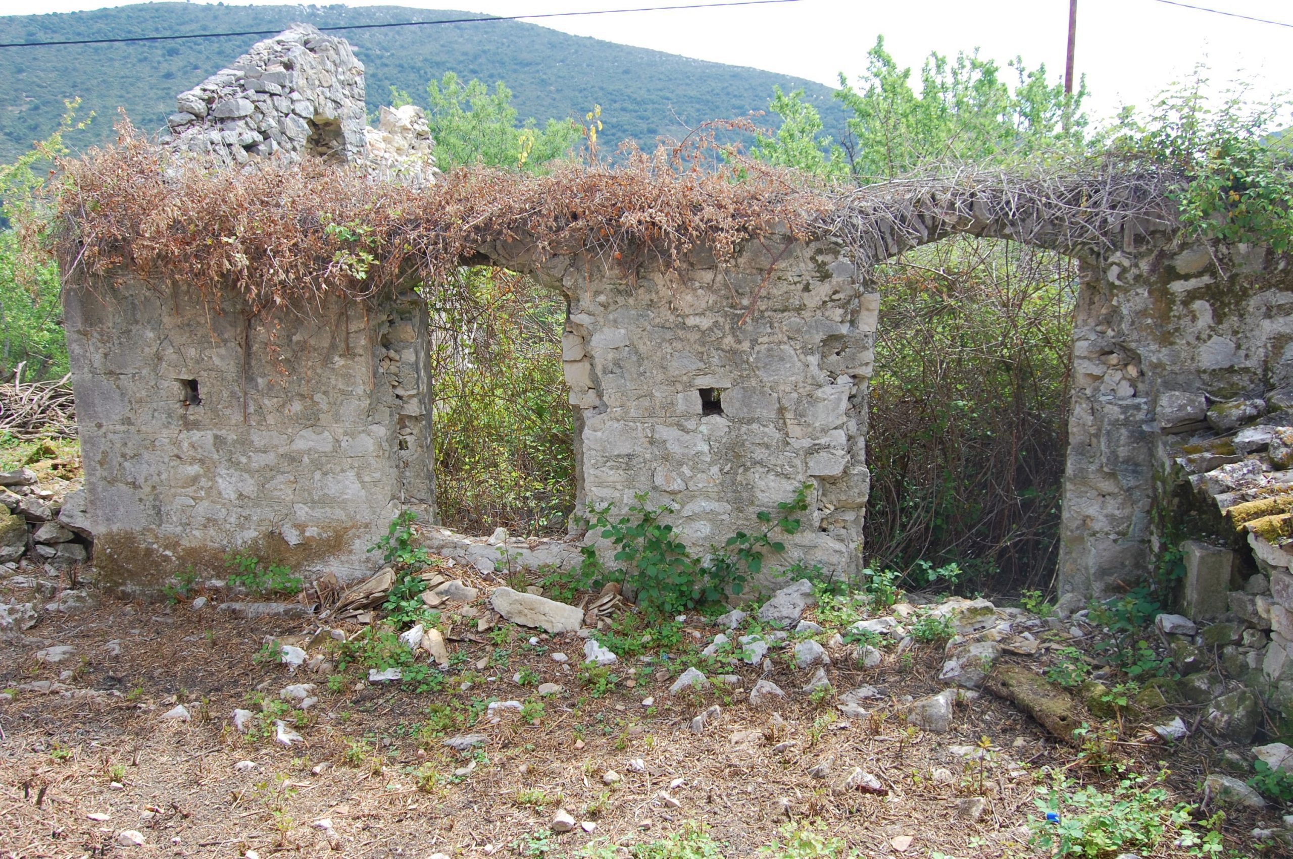 Οικόπεδο με ερείπια προς πώληση στην Ιθύακα, Αγ.