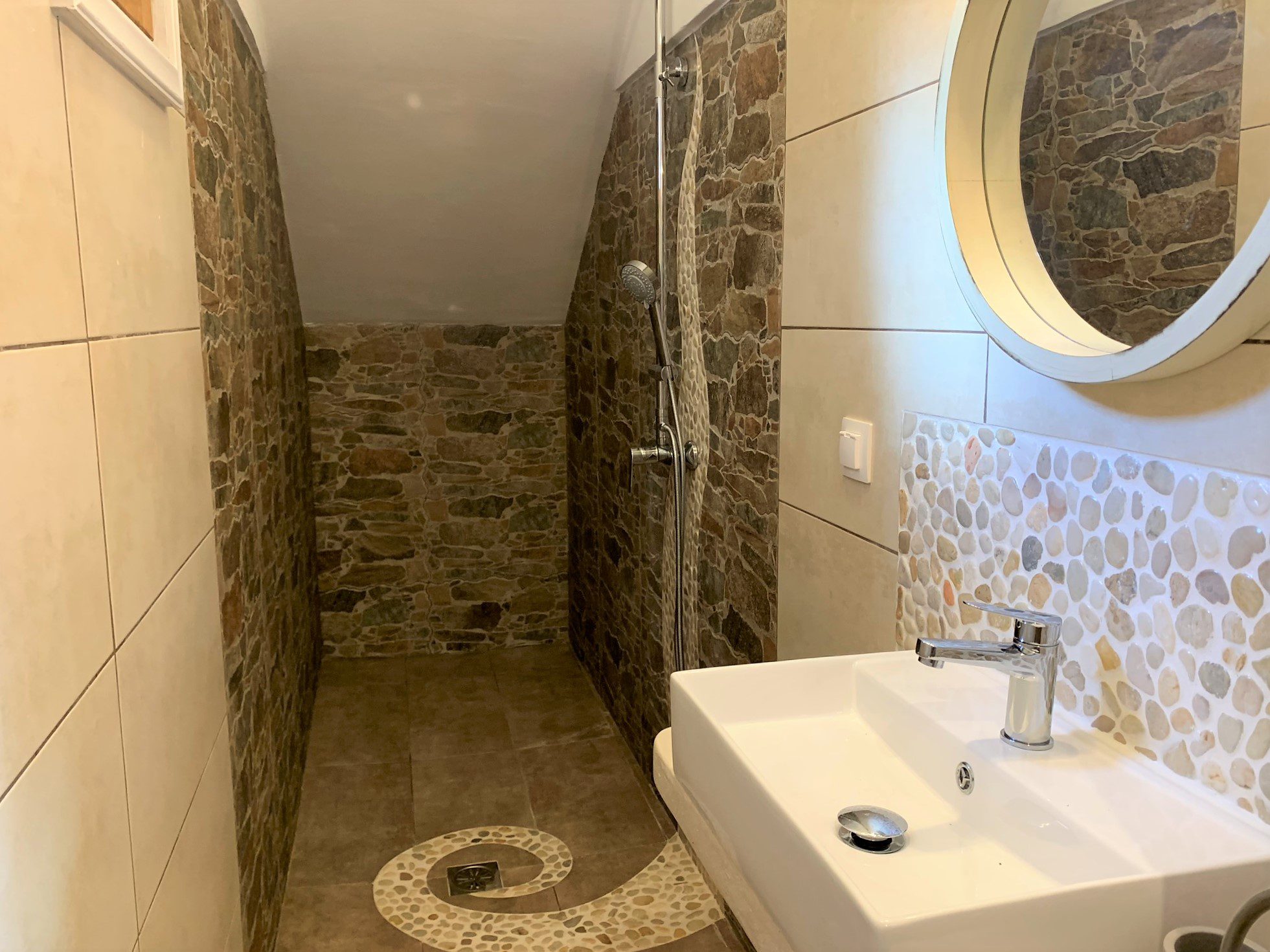 Bathroom of holiday apartments for rent Ithaca Greece, Kioni