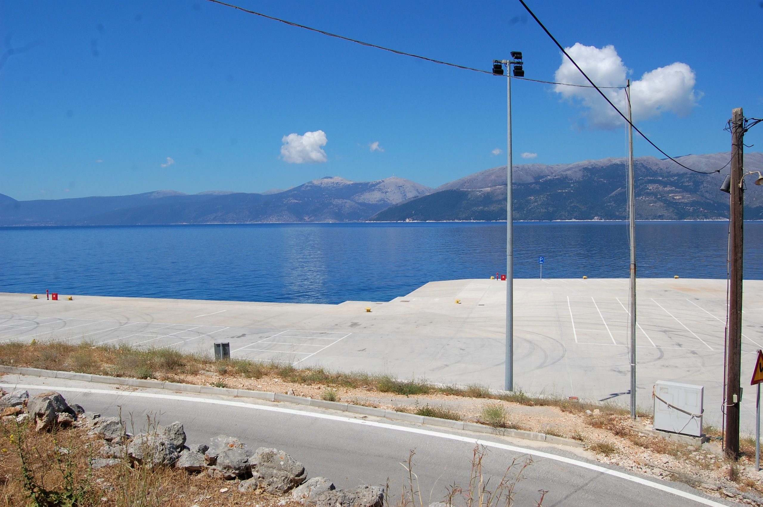 Οδική πρόσβαση σε σπίτι προς πώληση στην Ιθακωβά Ελλάδας, Πίσω Αετός