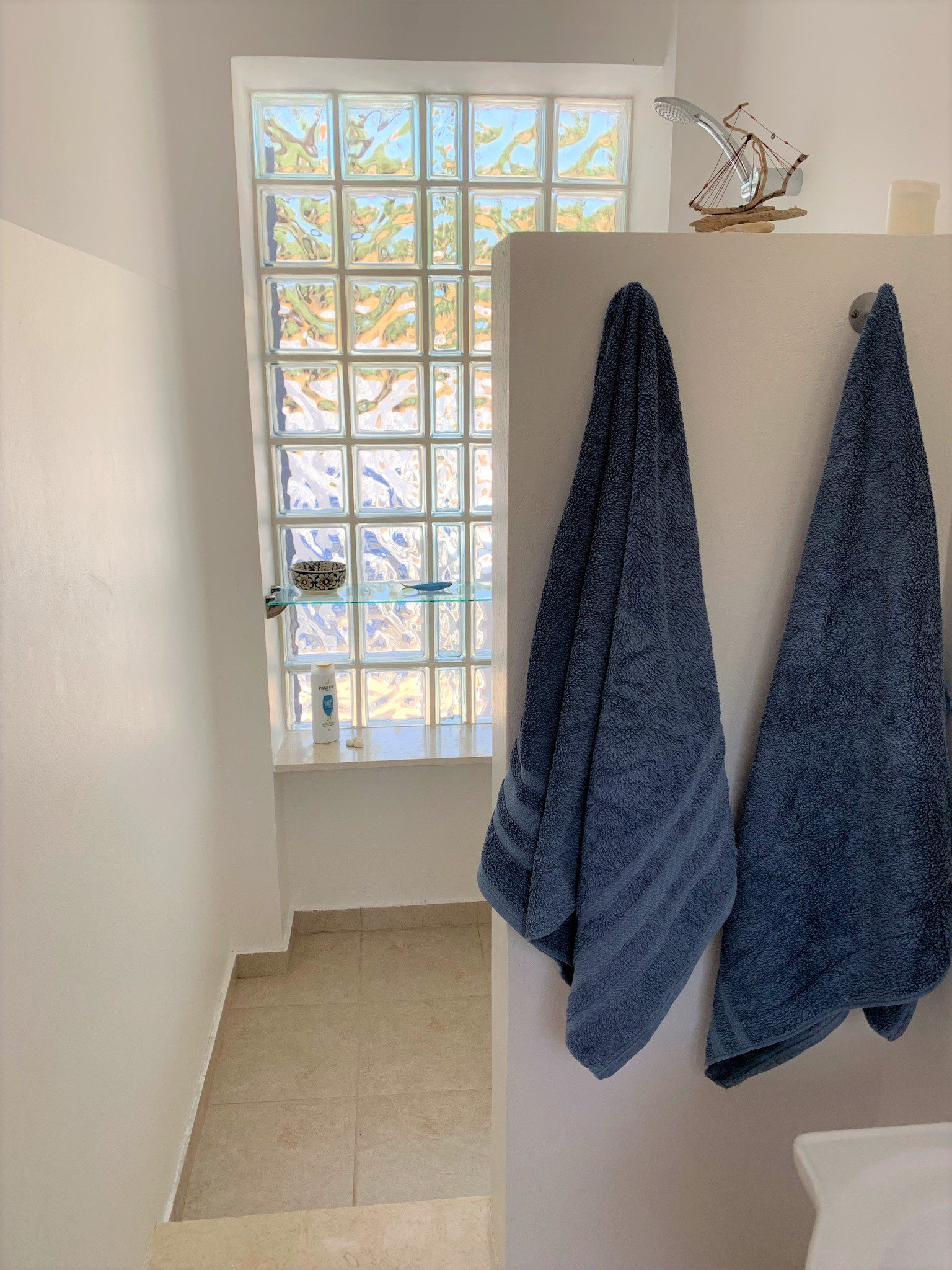 Bathroom of Rbnb guest house for sale in Ithaca Greece, Vathi