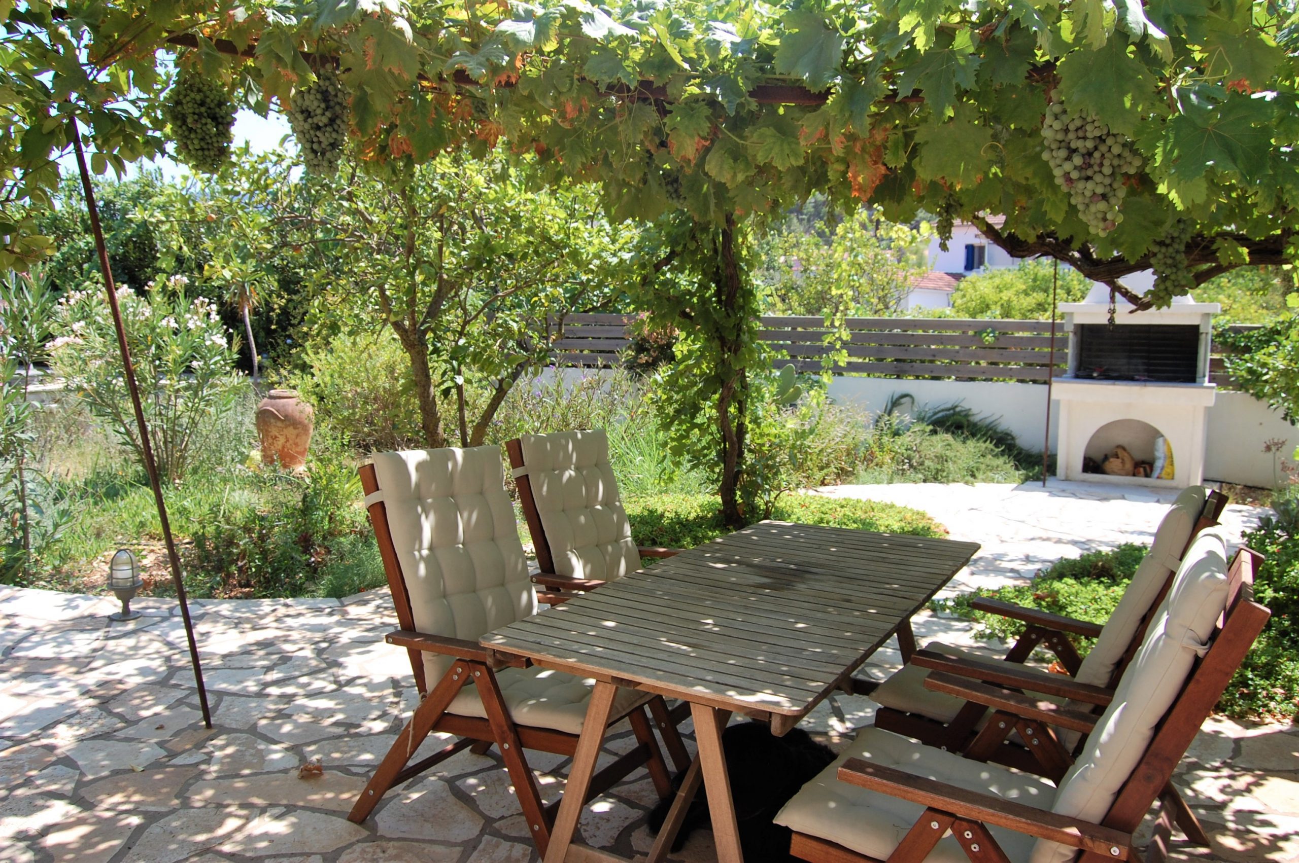 Outside spaces of house for rent in Ithaca Greece, Vathi