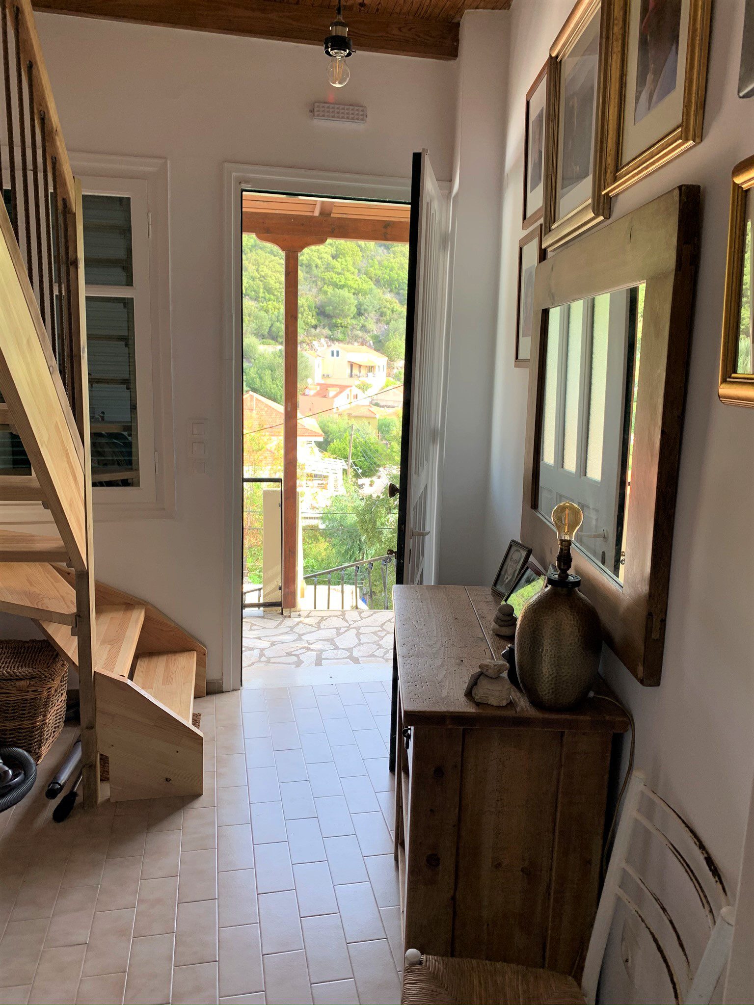 Εσωτερικό του σπιτιού εσωτερικά σύνθετα διαμερίσματα προς πώληση στην Ιθαca Ελλάδα, Κιόνι