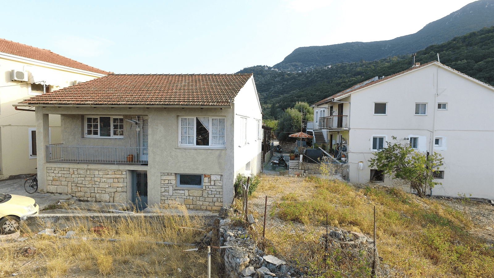 Εναέρια θέα και τα σύνορα του σπιτιού προς πώληση Ιθάκη Ελλάδα, Βαθύ