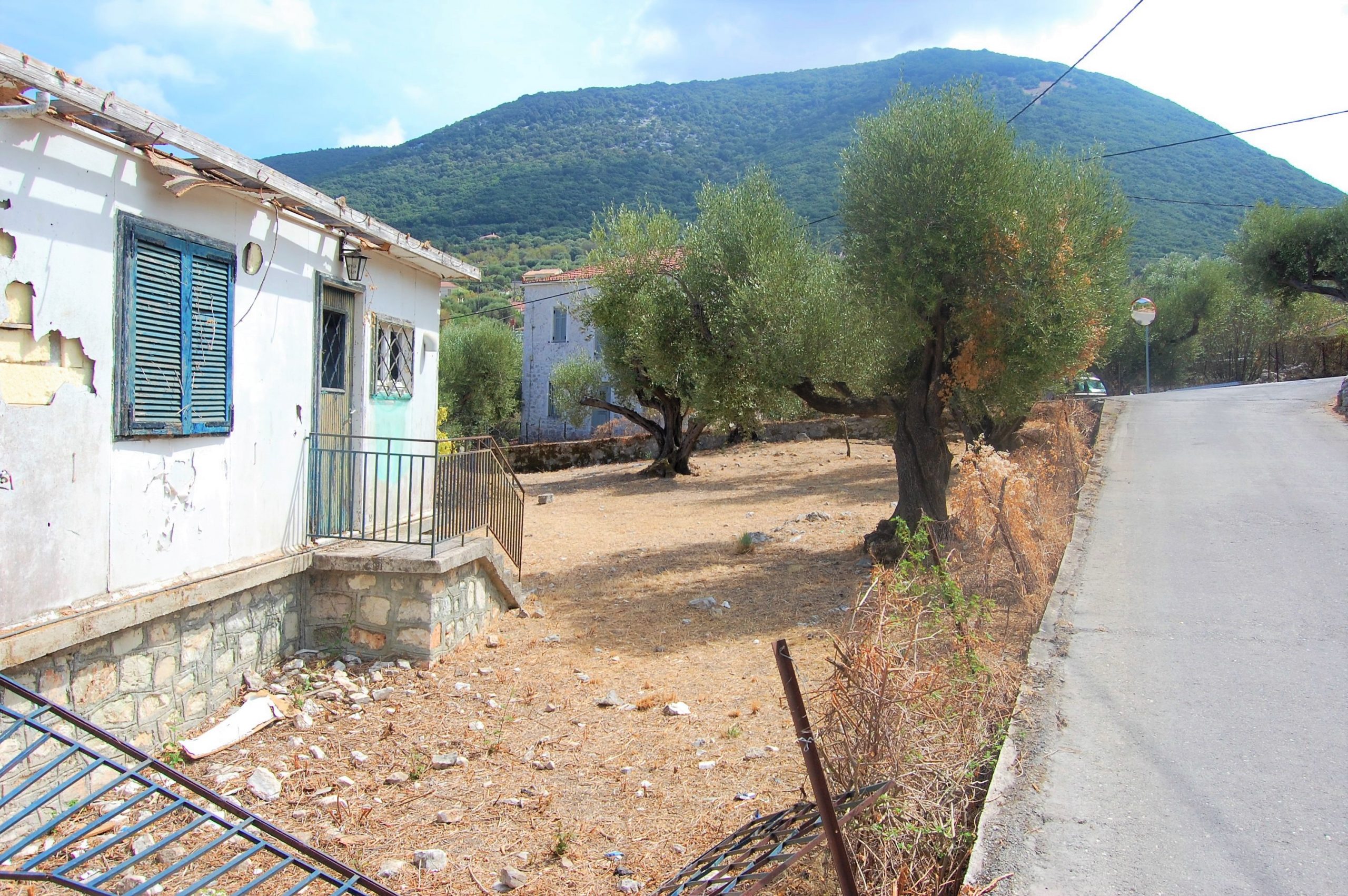 Μικρή κατοικία εντός οικοπέδου προς πώληση Ιθάκια Ελλάδα, Σταυρός