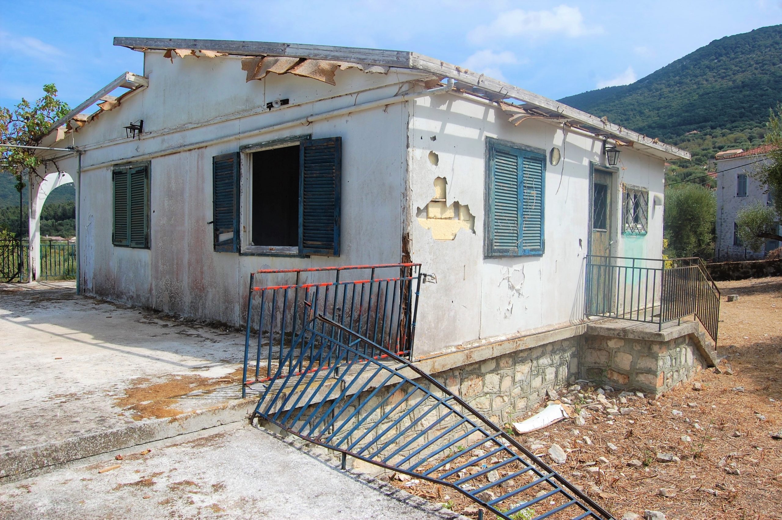 Μικρή κατοικία εντός οικοπέδου προς πώληση Ιθάκια Ελλάδα, Σταυρός