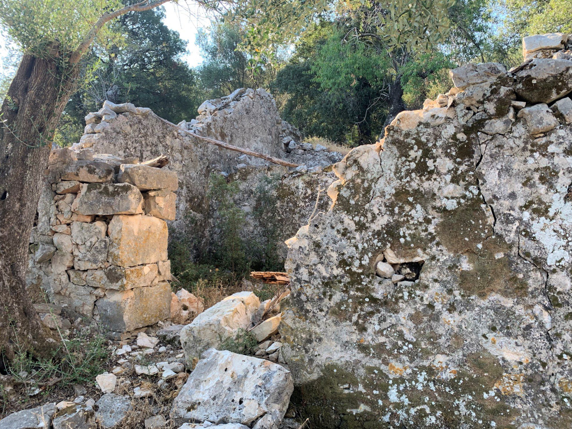 Ερείπια σε οικόπεδο προς πώληση Ιθάκια Ελλάδα, Σταυρός