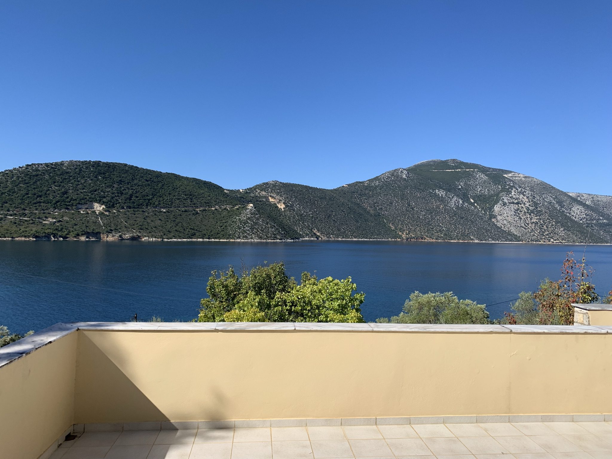 Θέα από μπαλκόνι κατοικίας προς πώληση Ιφάκα Ελλάδα, Αέτος