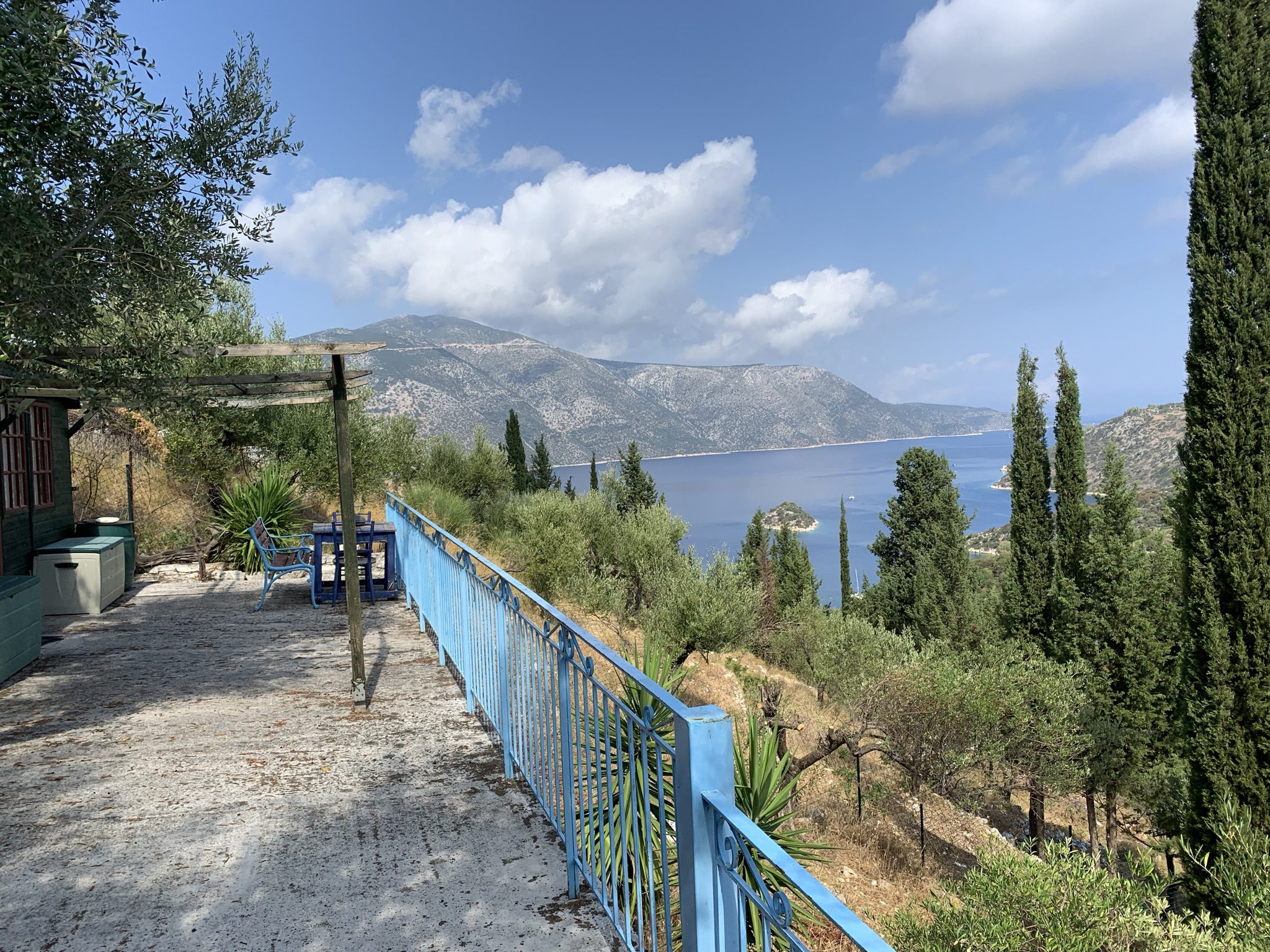 Terrace θέα στη θάλασσα του σπιτιού προς πώληση στην Ιθάκα Ελλάδα, Βαθύ