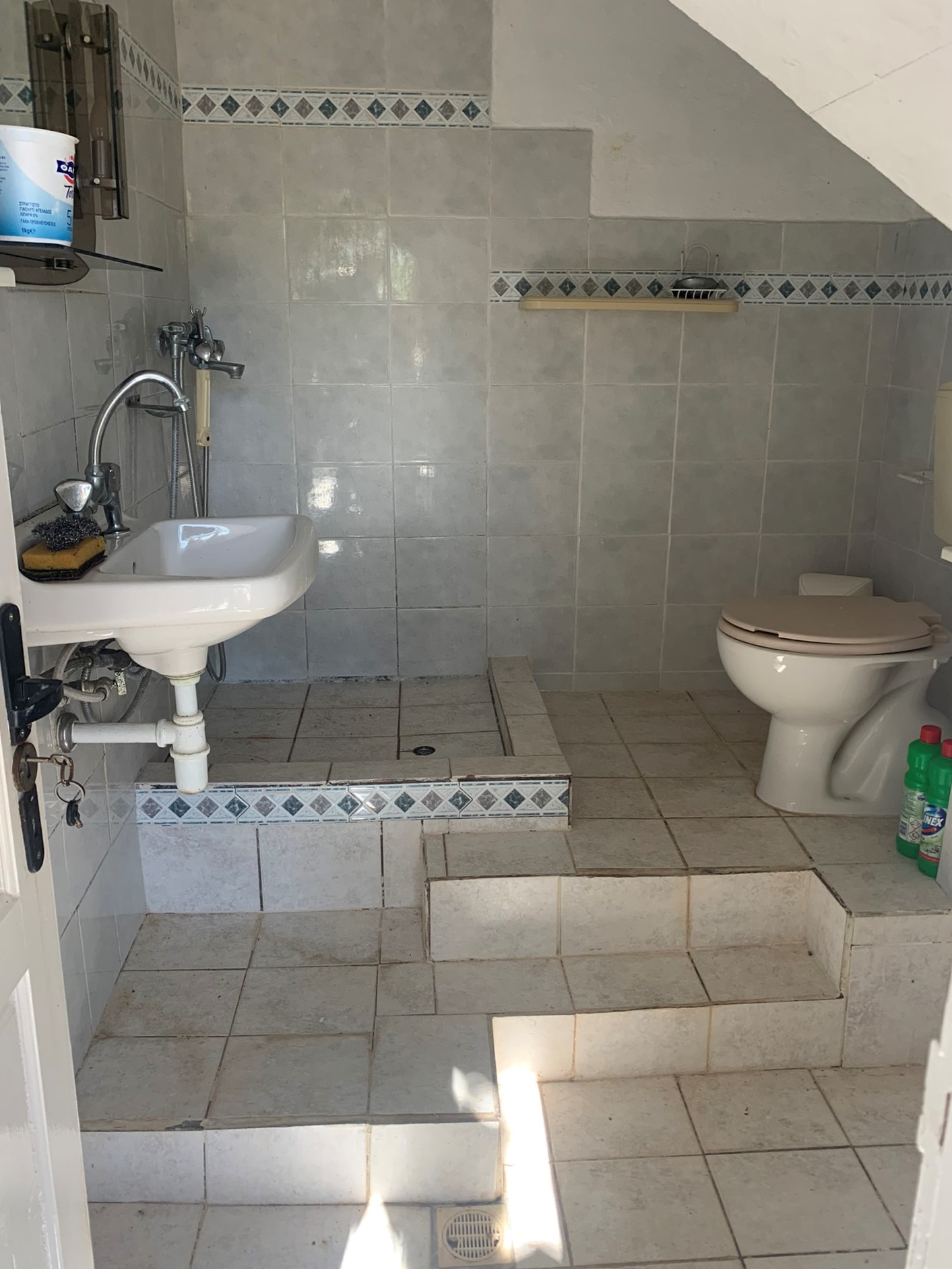 Bathroom of Independent studio of house for sale on Ithaca Greece, Vathi