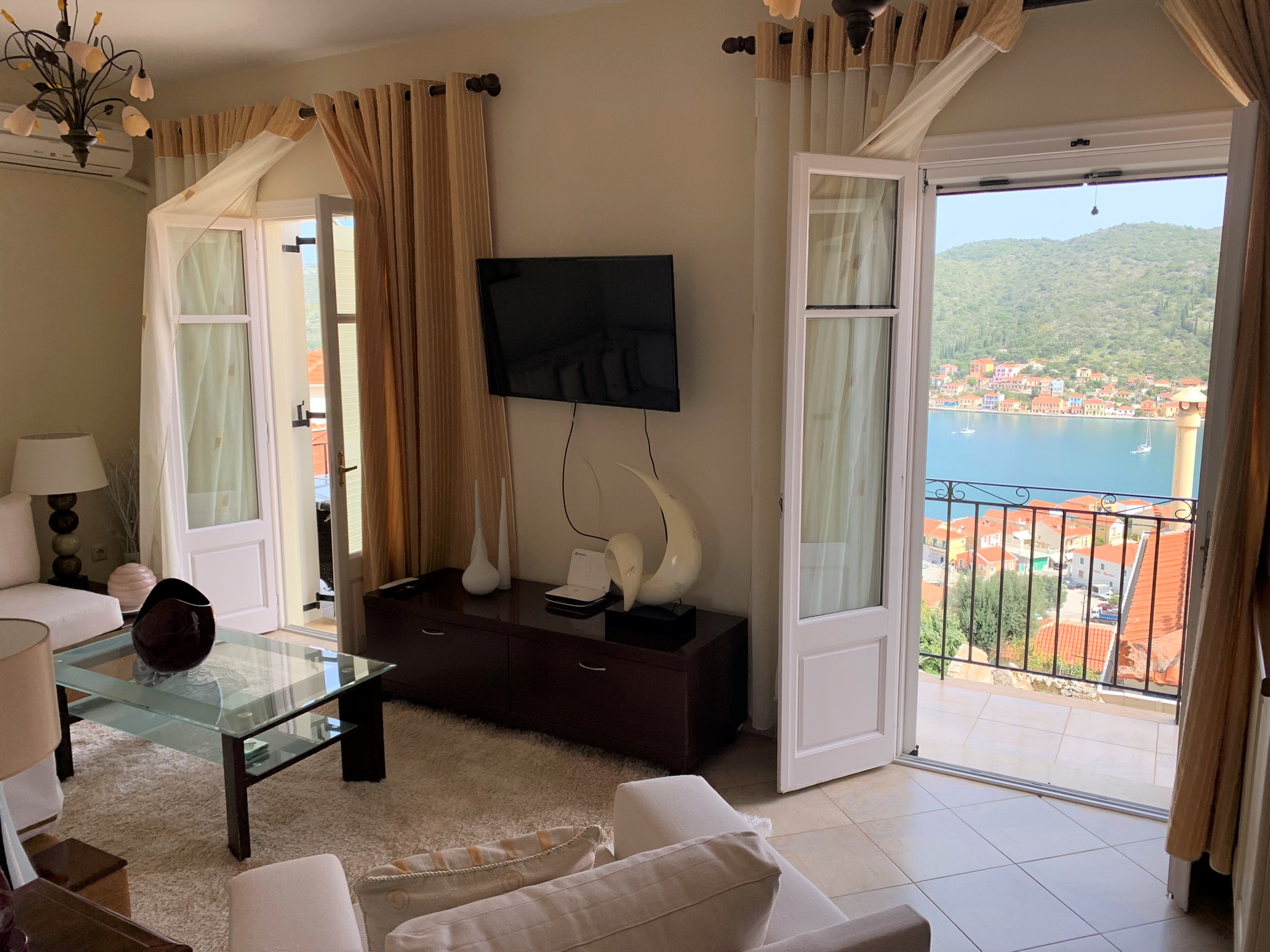 Living room and views of house for rent in Ithaca Greece, Vathi