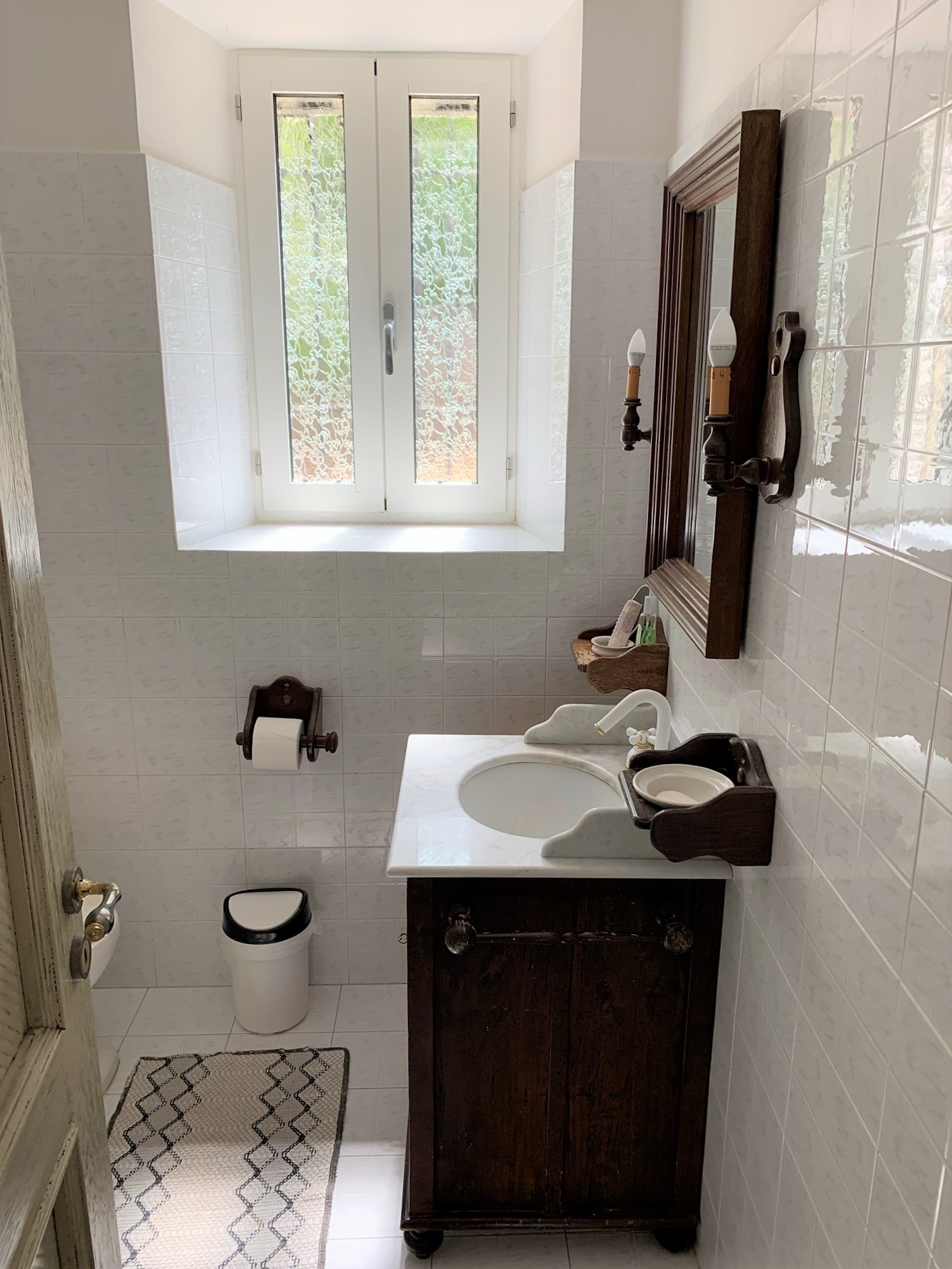 Bathroom of house for rent on Ithaca Greece, Brosta Aetos