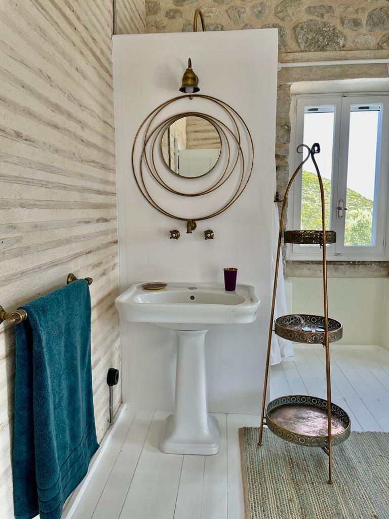 Bathroom of villa for rent on Ithaca Greece, Lahos