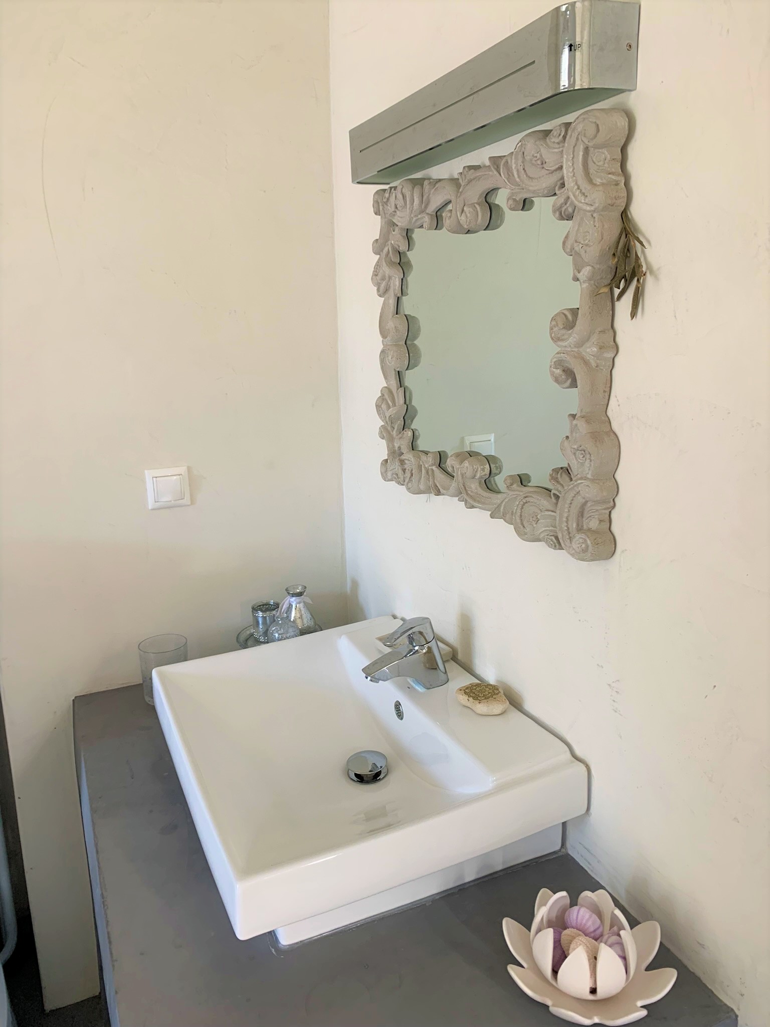 Bathroom of house for rent on Ithaca Greece, Stavros
