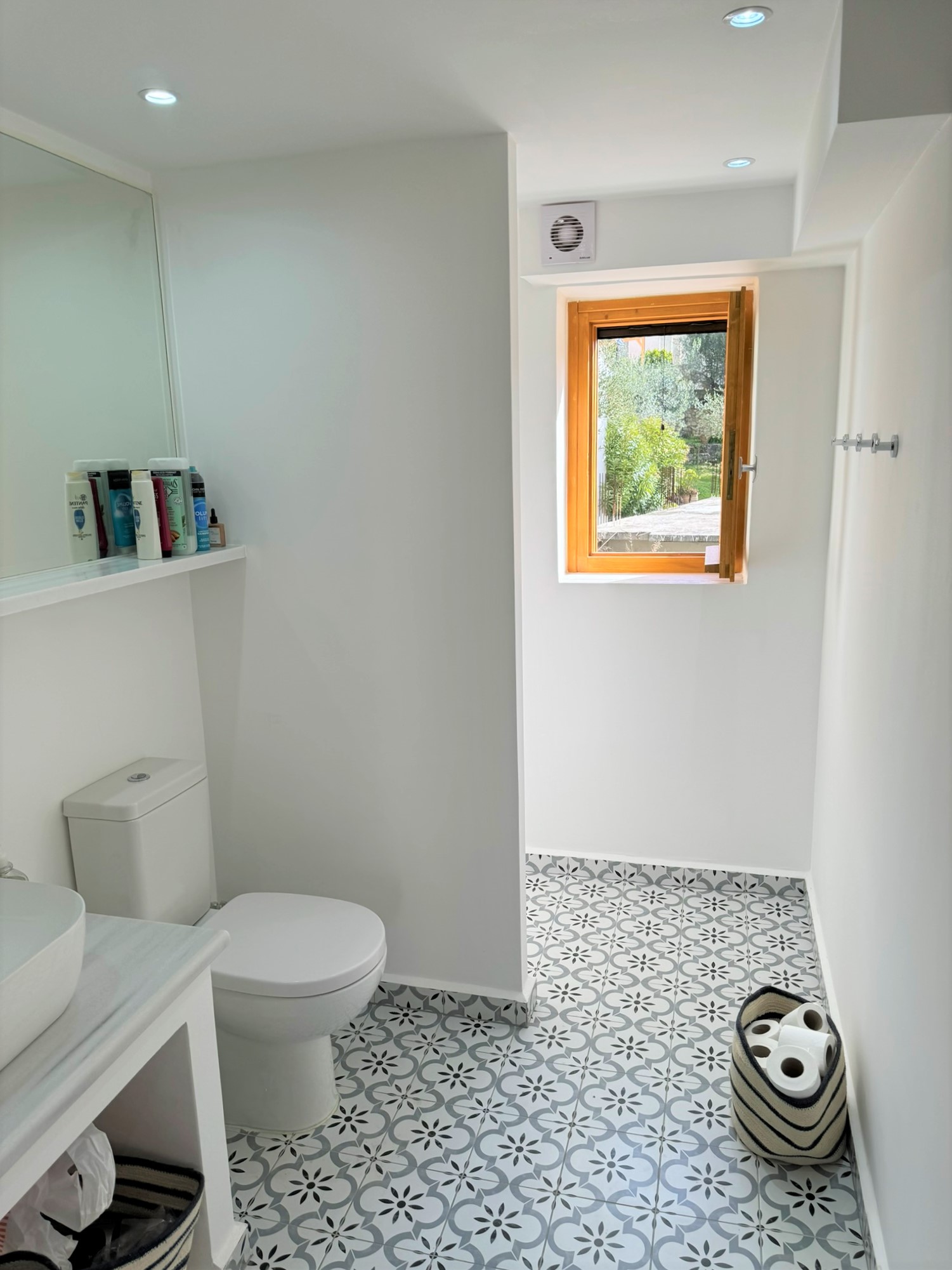 Bathroom of house for rent on Ithaca Greece, Vathi